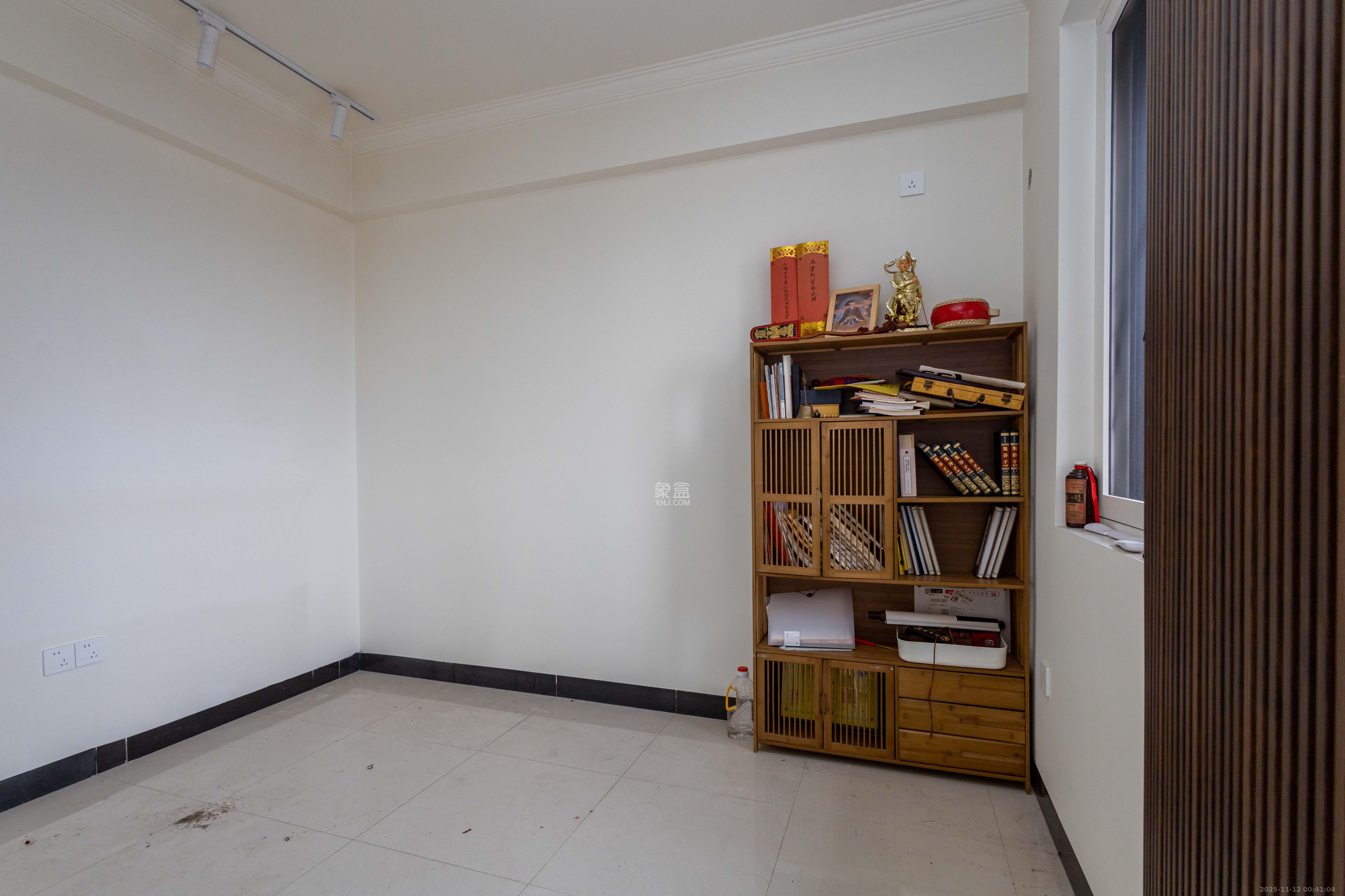 爵士湘 4室2厅1卫 68.0万 爵士湘 4室2厅1卫 68.0万卧室