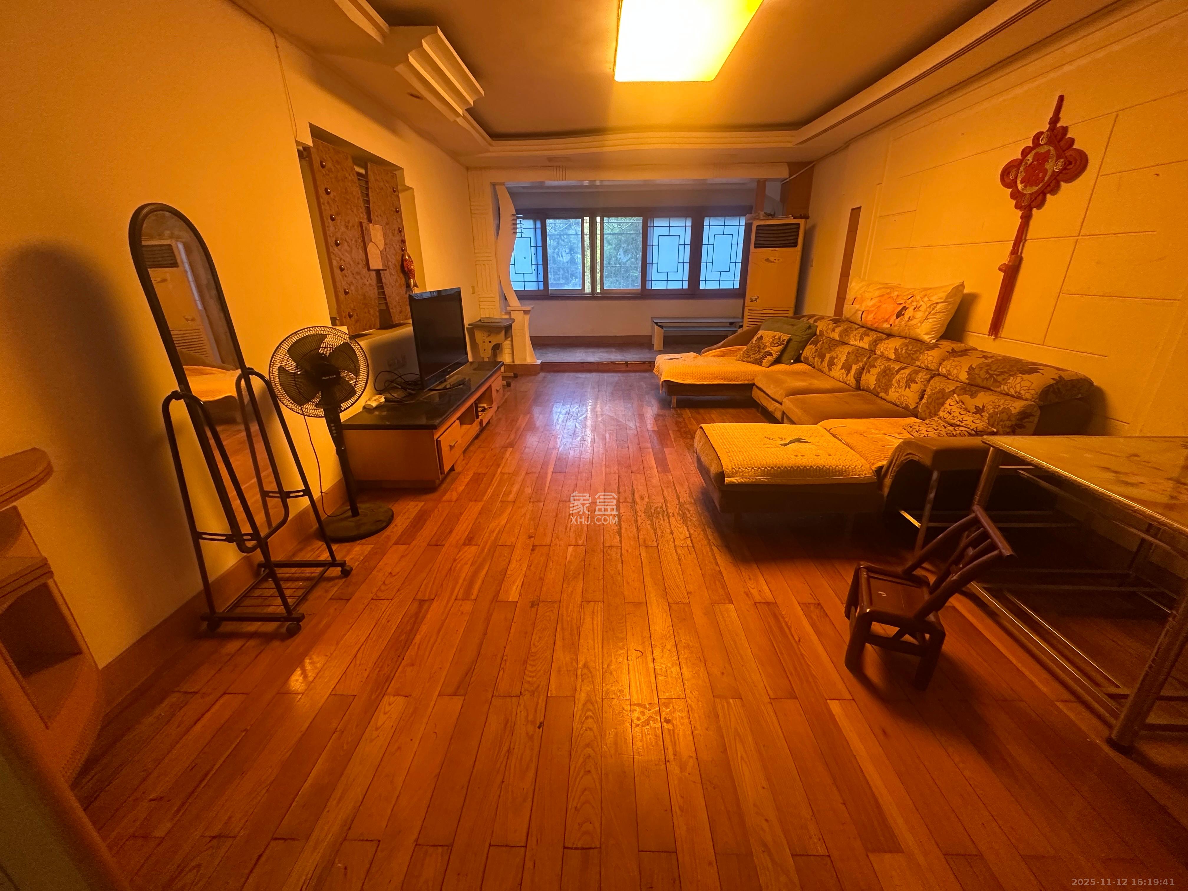 恒达花园 3室2厅2卫 2100.0元/月 恒达花园 3室2厅2卫 2100.0元/月室内图