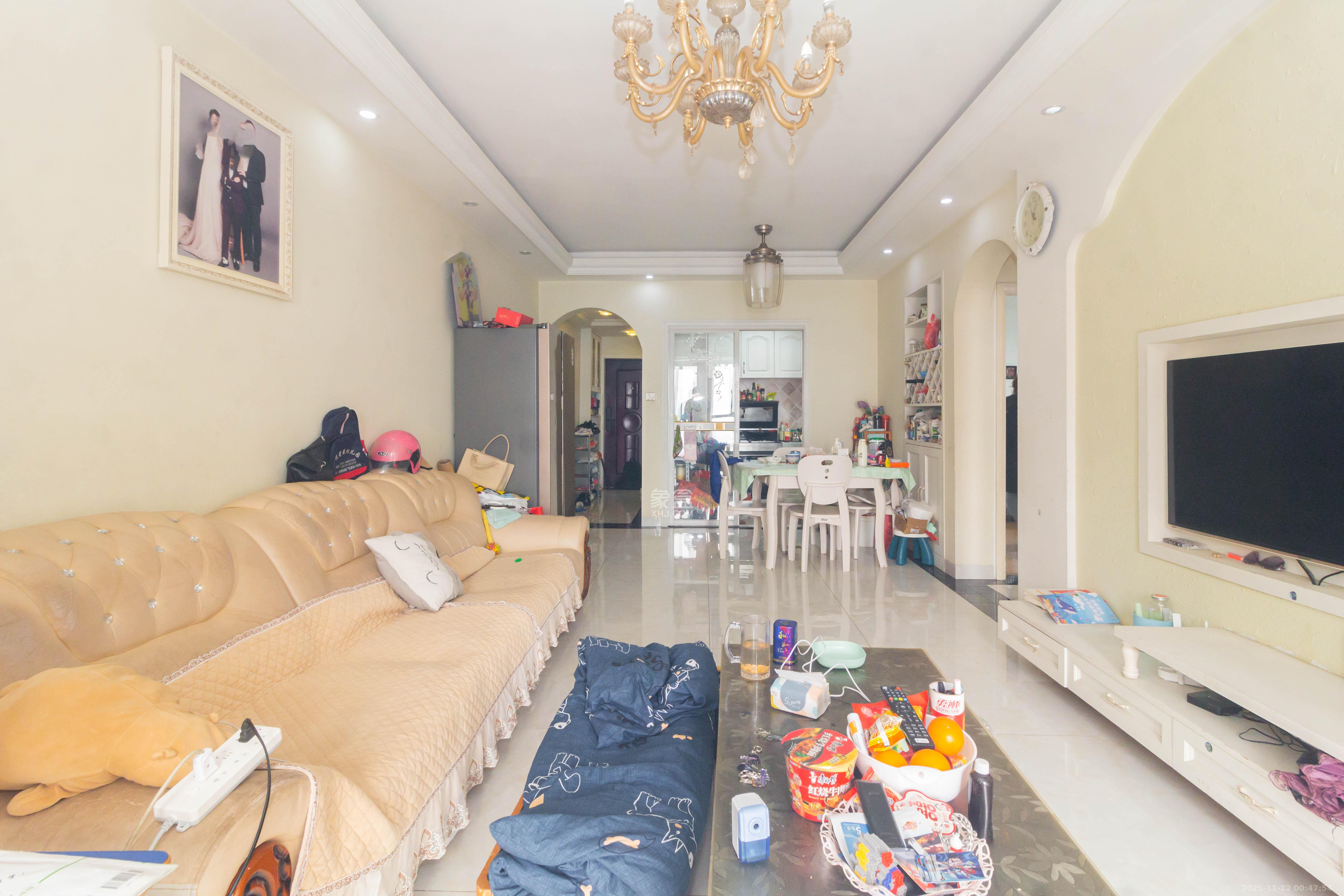 海德公园  3室2厅1卫    55.8万客厅