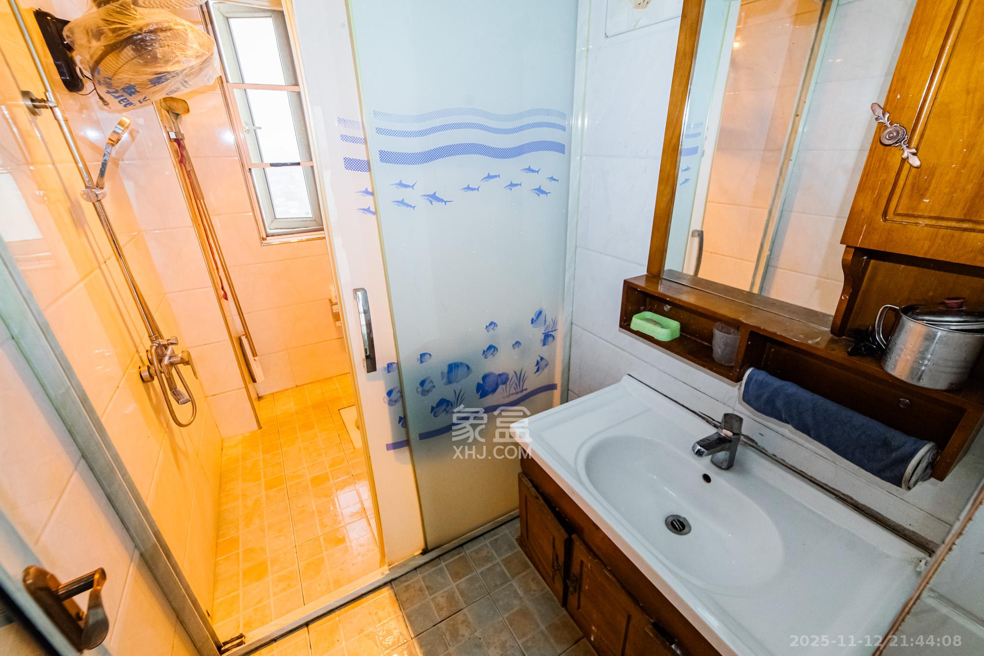 万国城（当代满庭春MOMA）三期  3室2厅2卫    108.0万卫生间