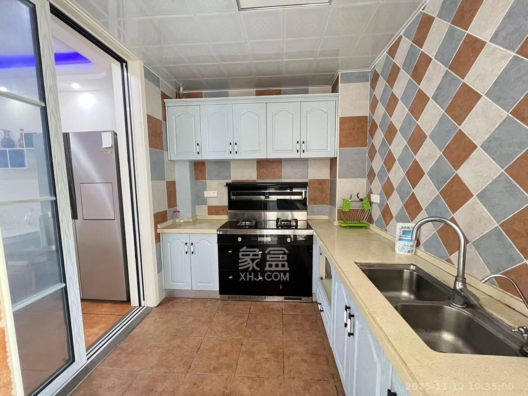 花样年华  4室2厅2卫    2400.0元/月室内图