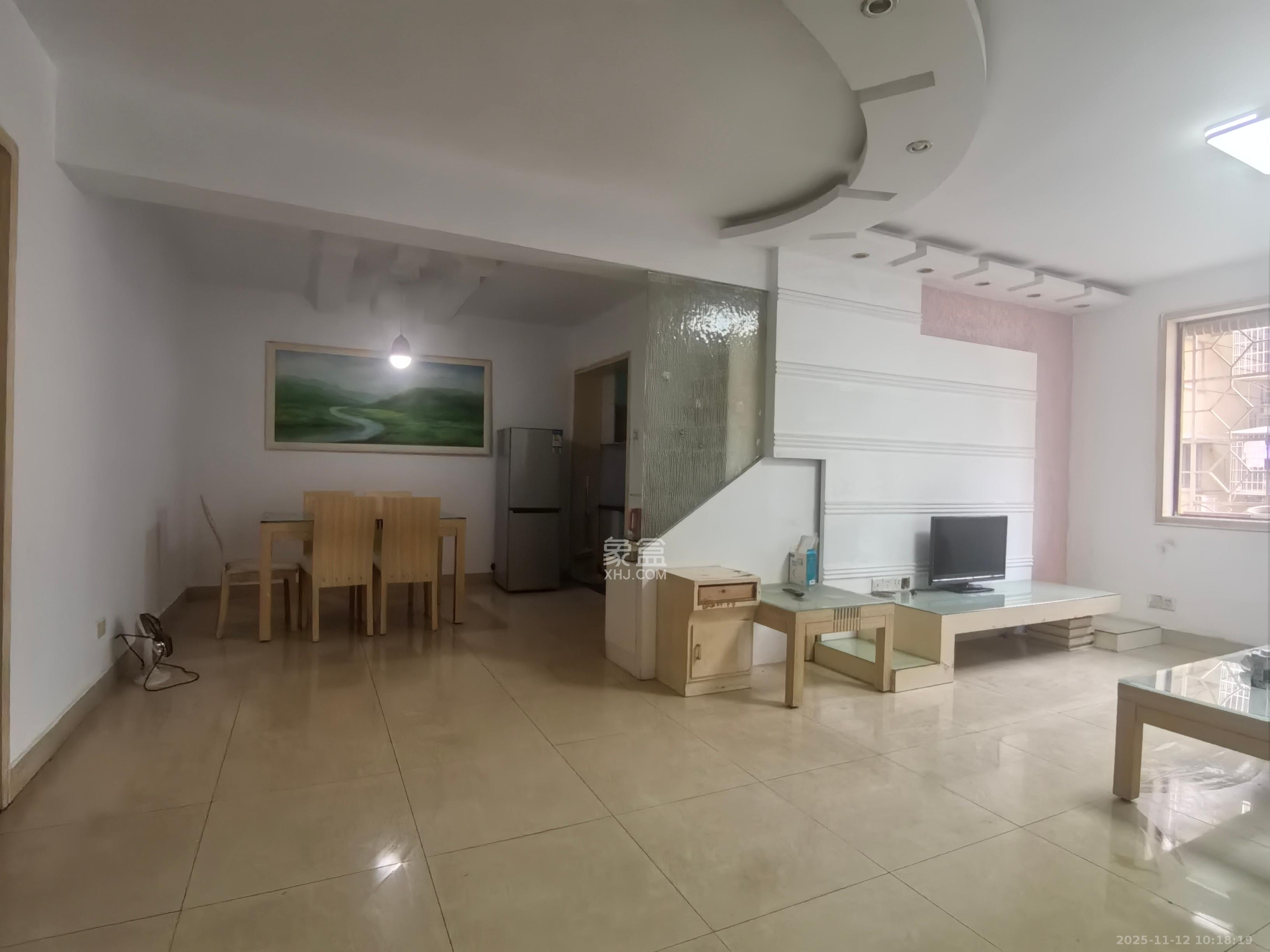 岳银小区（一二三五村）  3室2厅1卫    2100.0元/月室内图