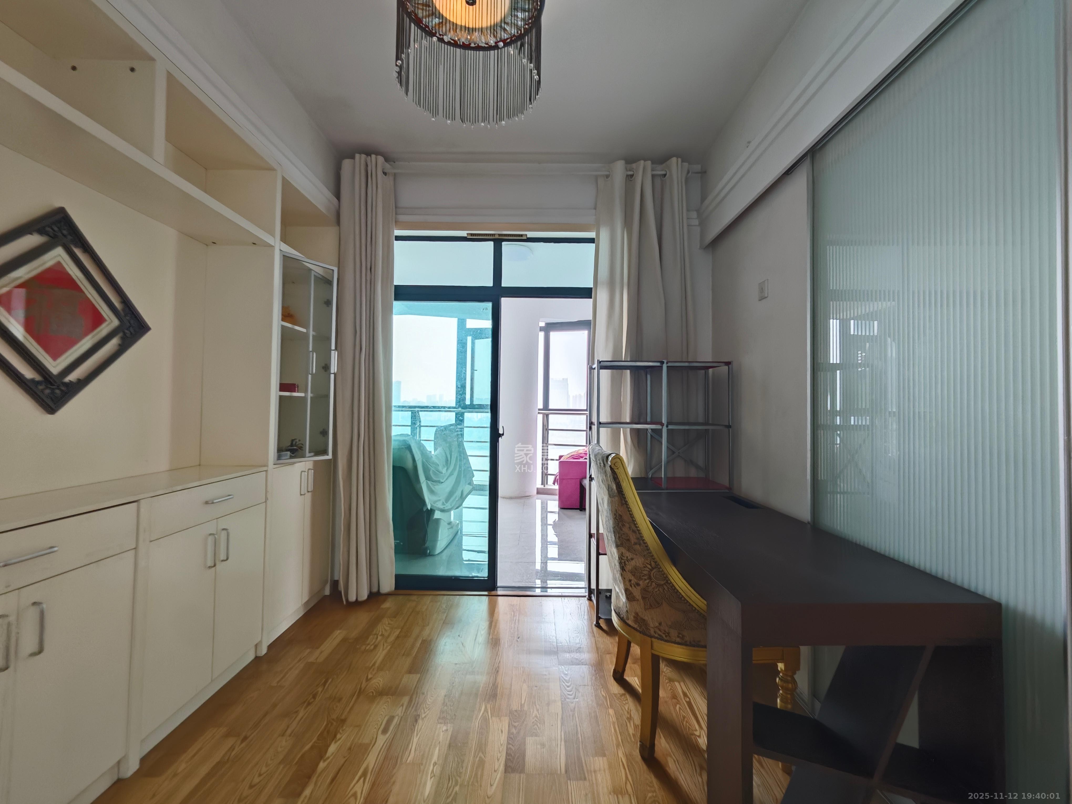 华盛新外滩  4室2厅2卫    4800.0元/月室内图