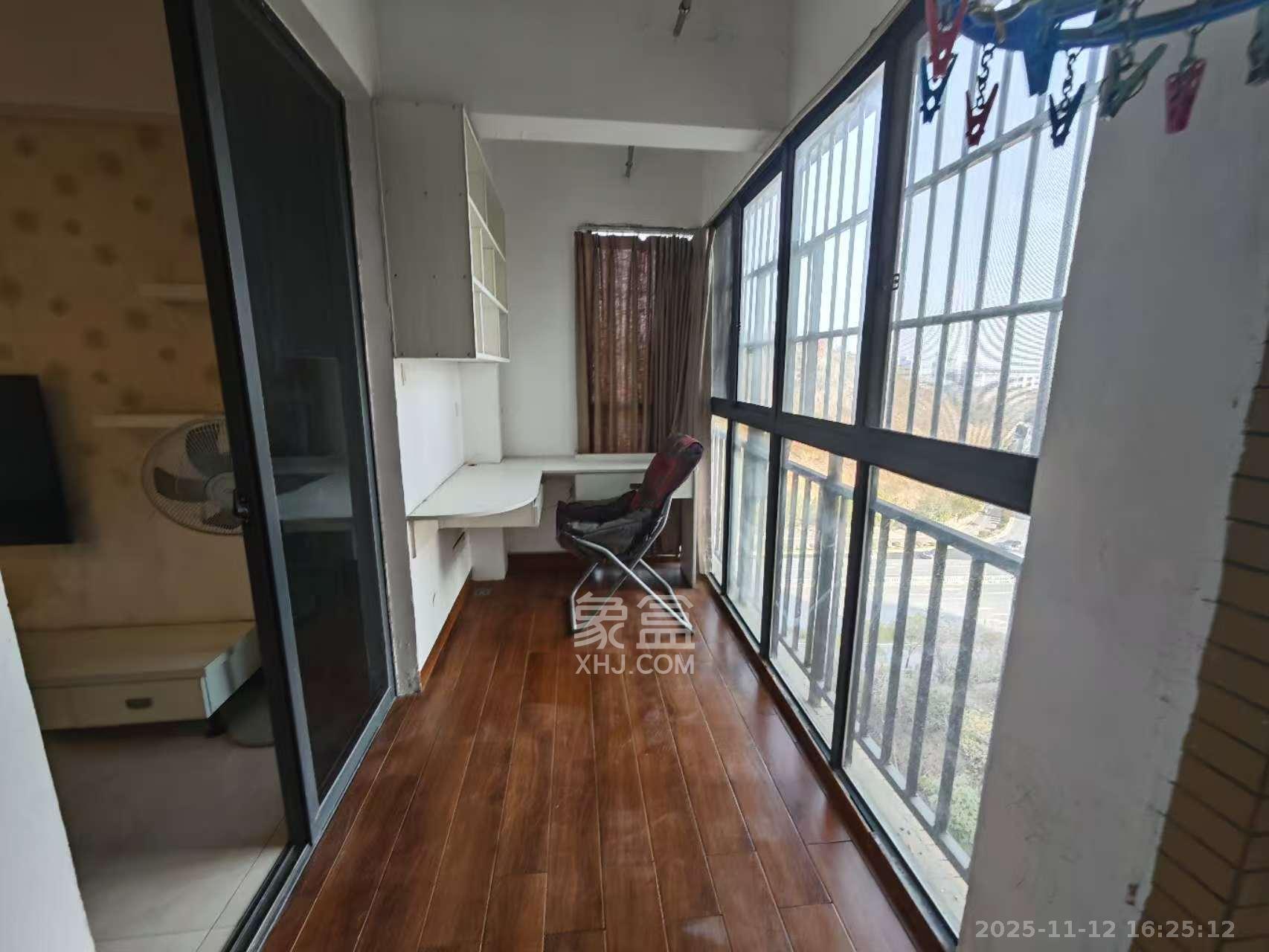 恒鑫山水卿卿  2室2厅1卫    1800.0元/月室内图