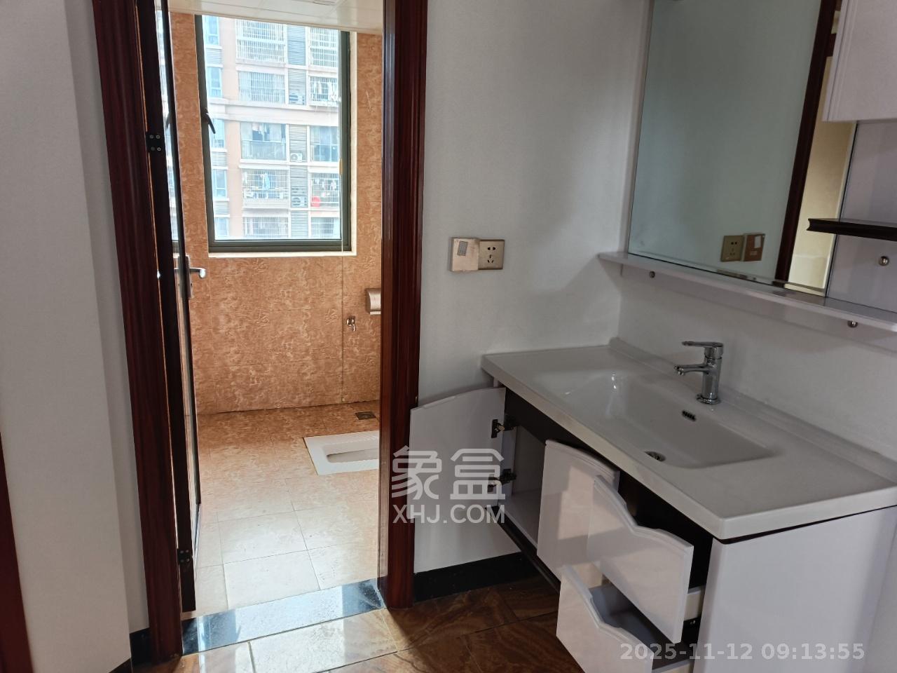 中欣楚天雅郡  3室2厅2卫    2000.0元/月室内图