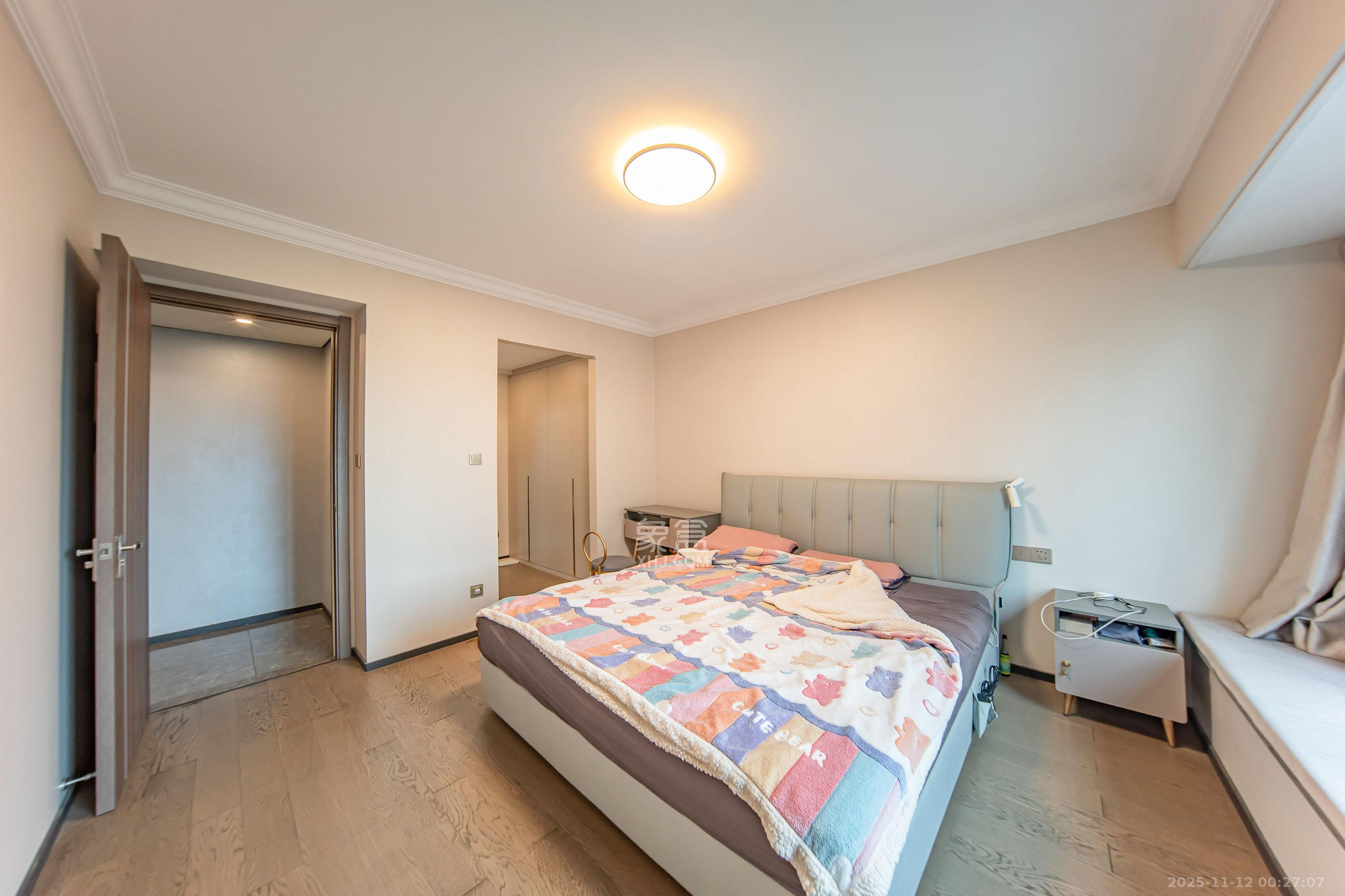 中海阅麓山一期 4室2厅2卫 220.0万 中海阅麓山一期 4室2厅2卫 220.0万卧室