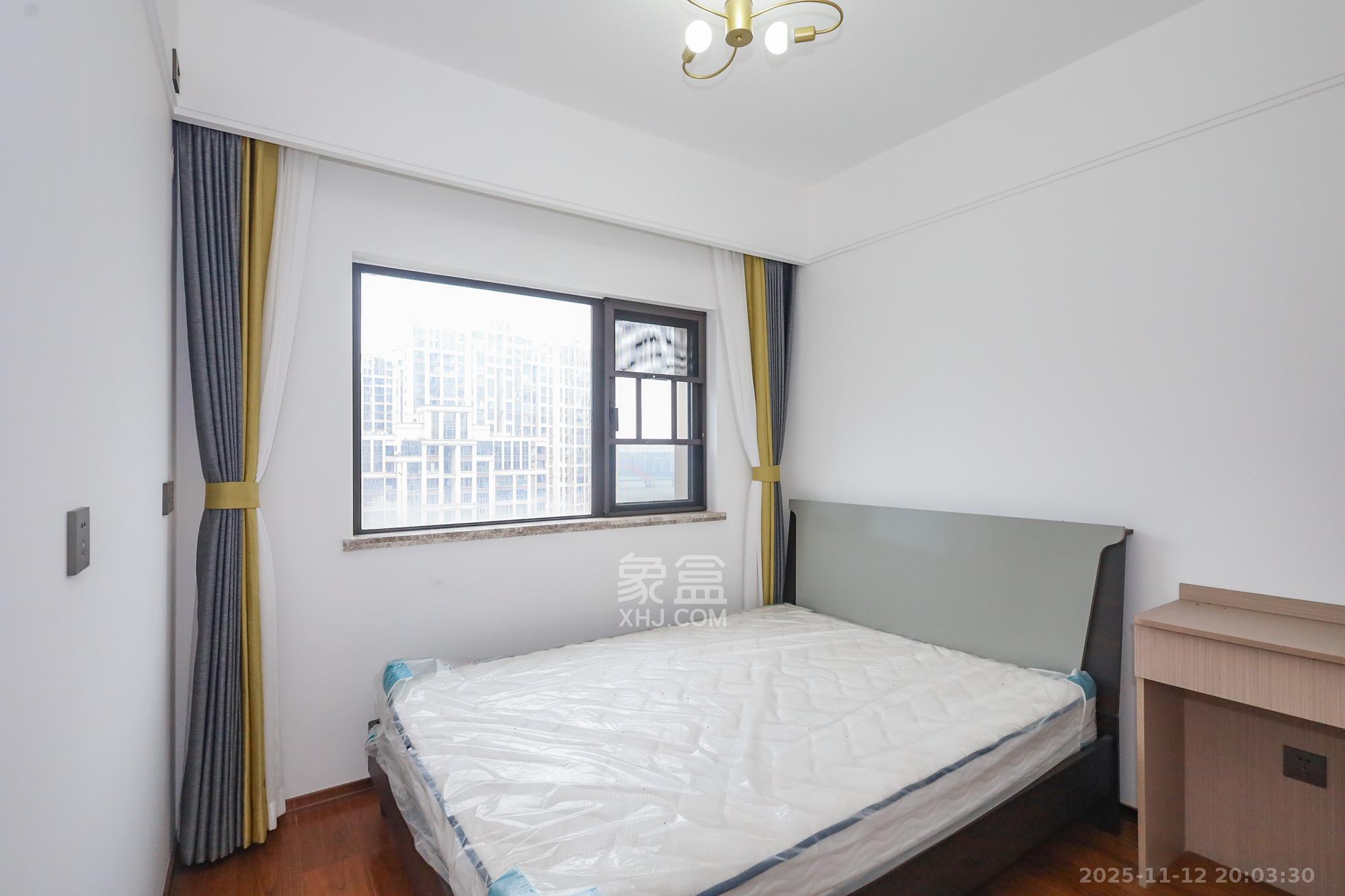 万科里金域滨江  4室2厅2卫    316.0万卧室