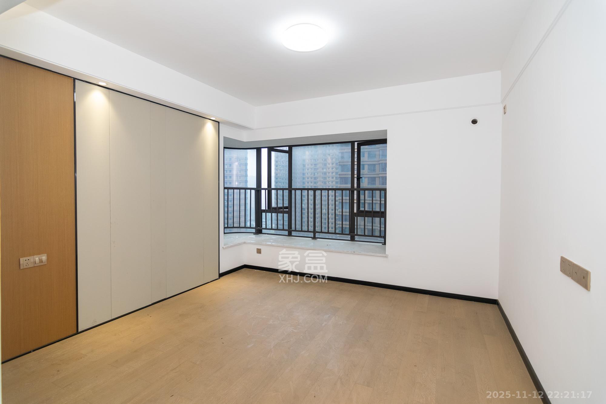 润和美郡(润和紫郡五期) 5室2厅2卫 108.0万 润和美郡(润和紫郡五期) 5室2厅2卫 108.0万卧室