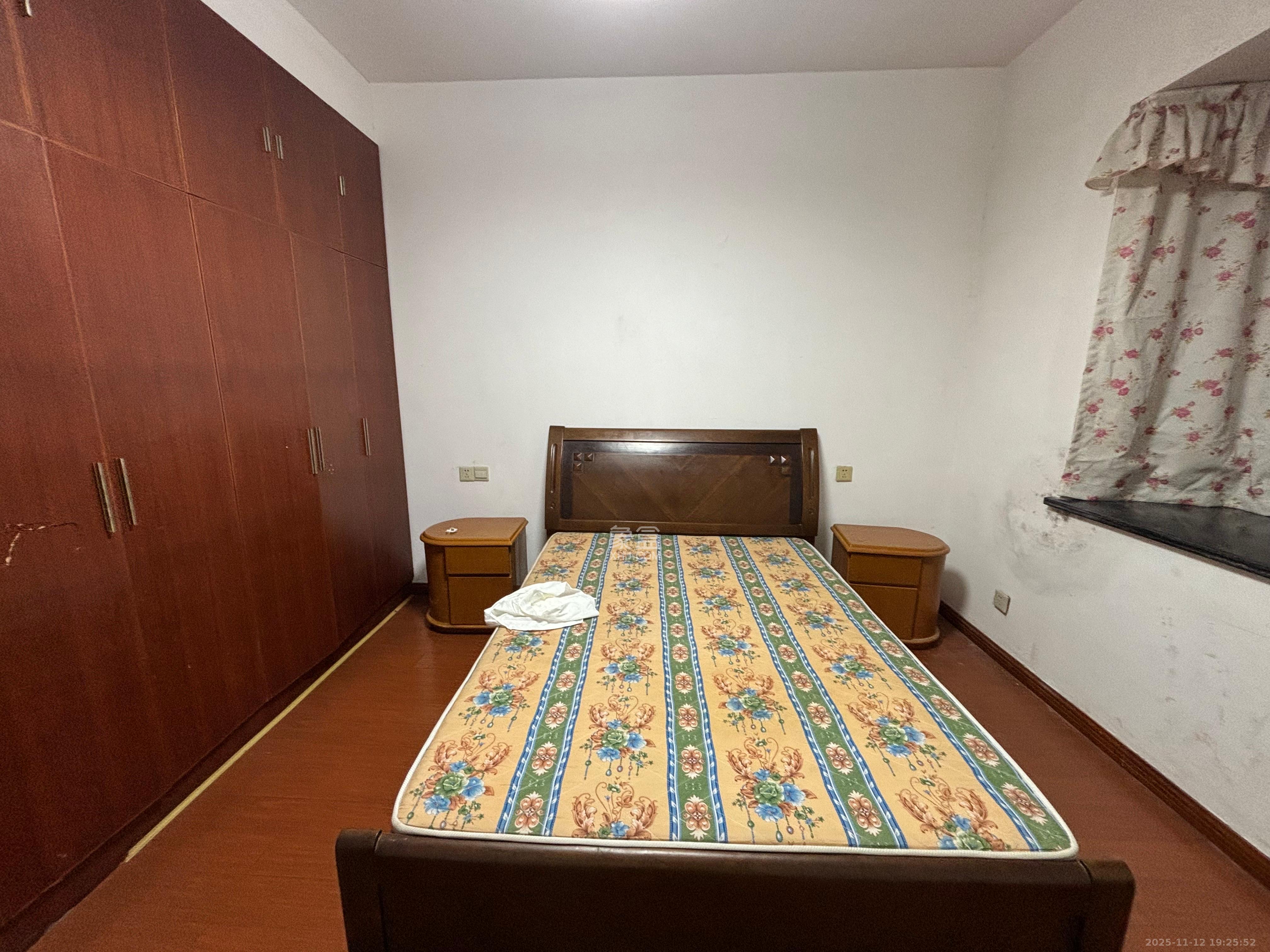 岳北社区 3室1厅2卫 2400.0元/月 岳北社区 3室1厅2卫 2400.0元/月室内图