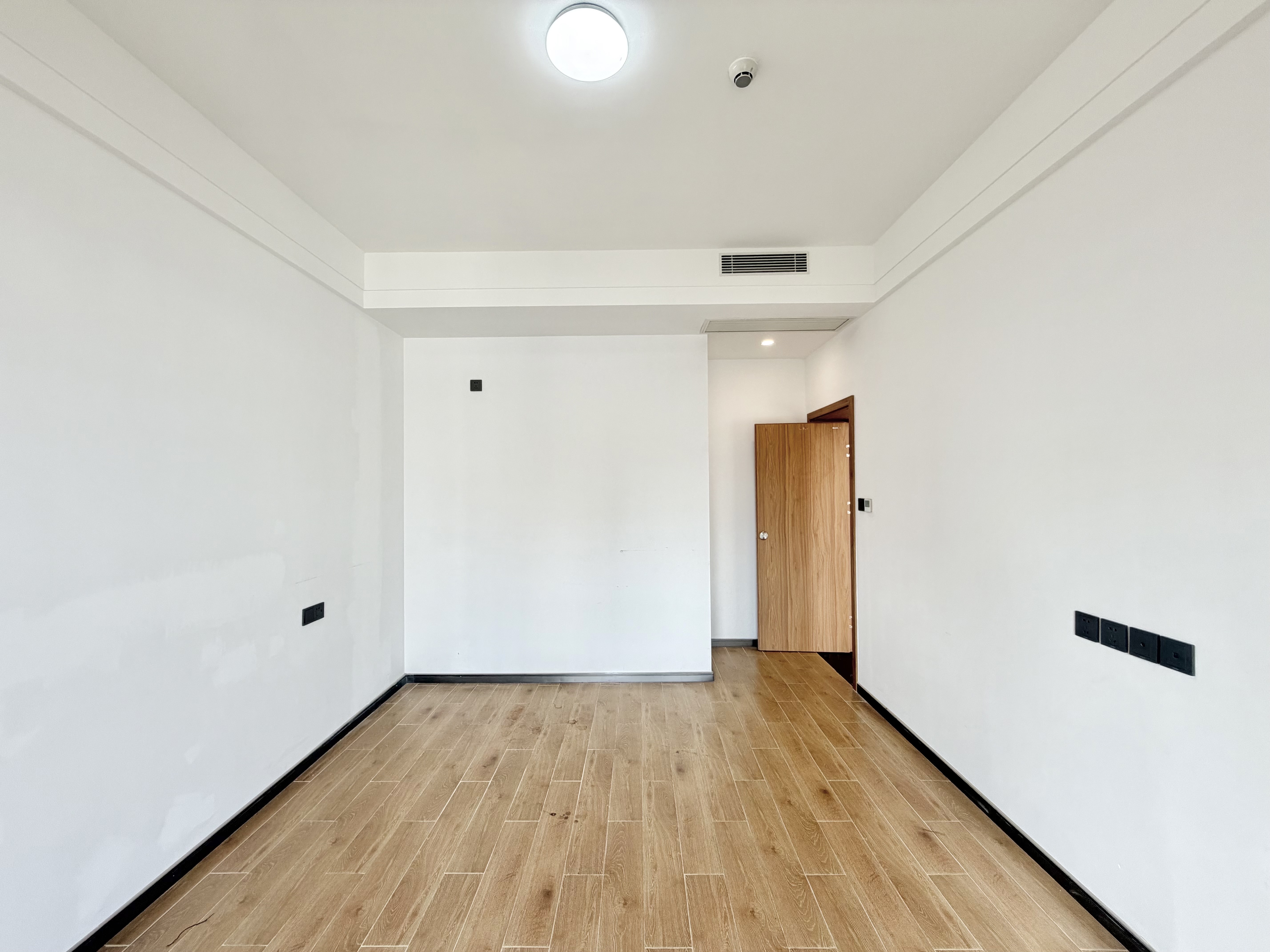 海航豪庭南苑  3室2厅2卫    5500.0元/月室内图