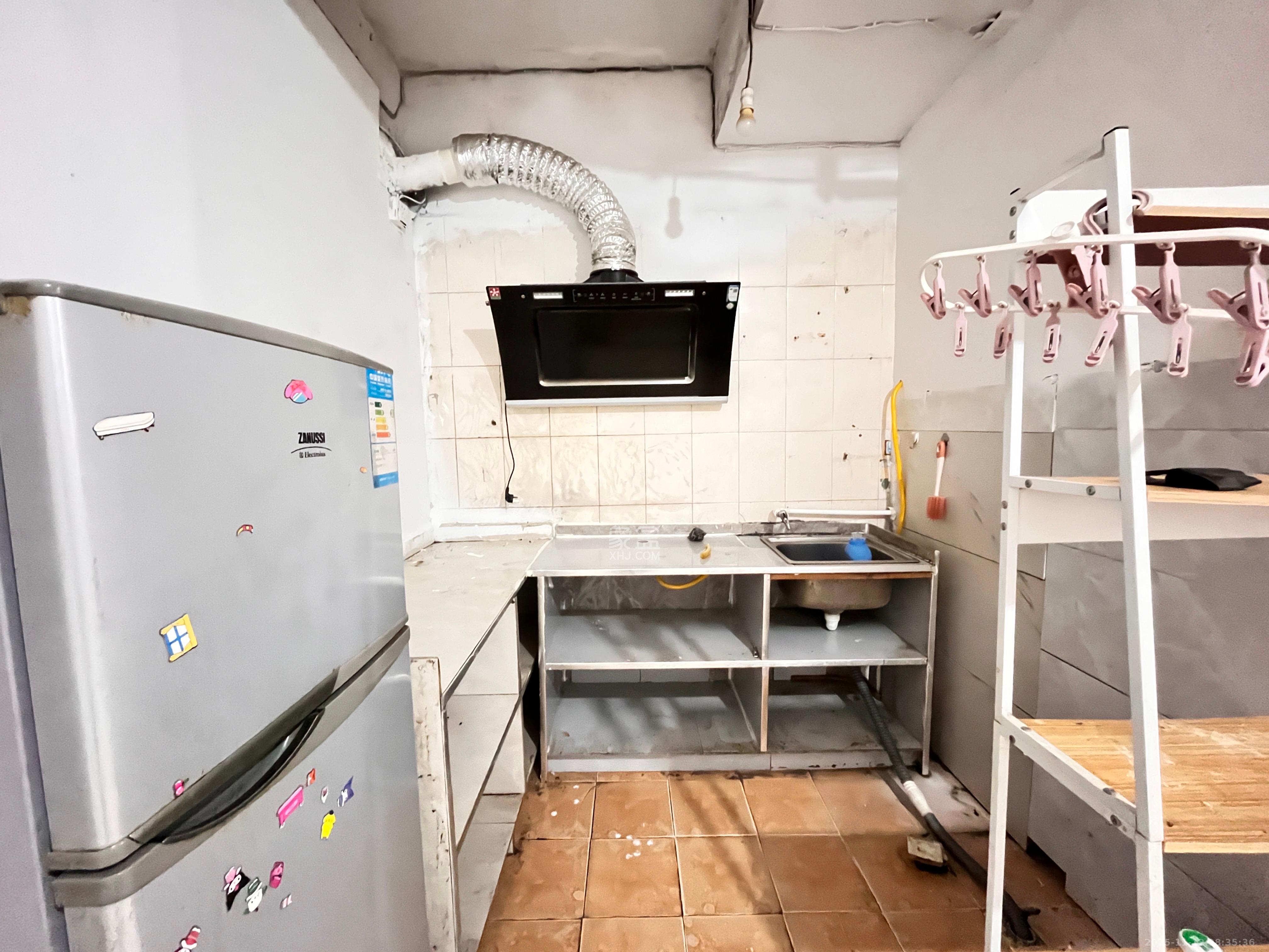 德政园  2室2厅1卫    1300.0元/月室内图