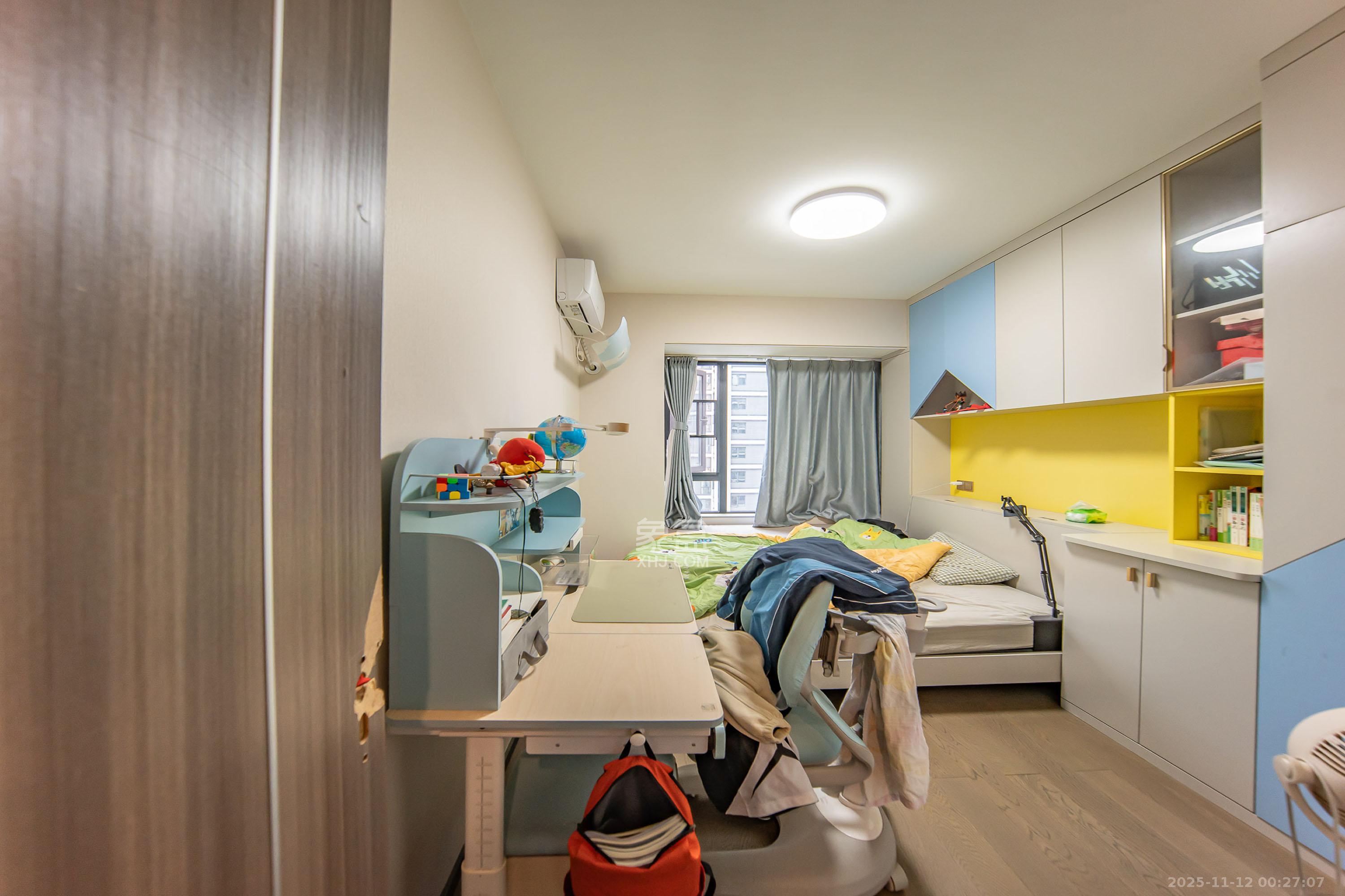 中海阅麓山一期 4室2厅2卫 220.0万 中海阅麓山一期 4室2厅2卫 220.0万卧室