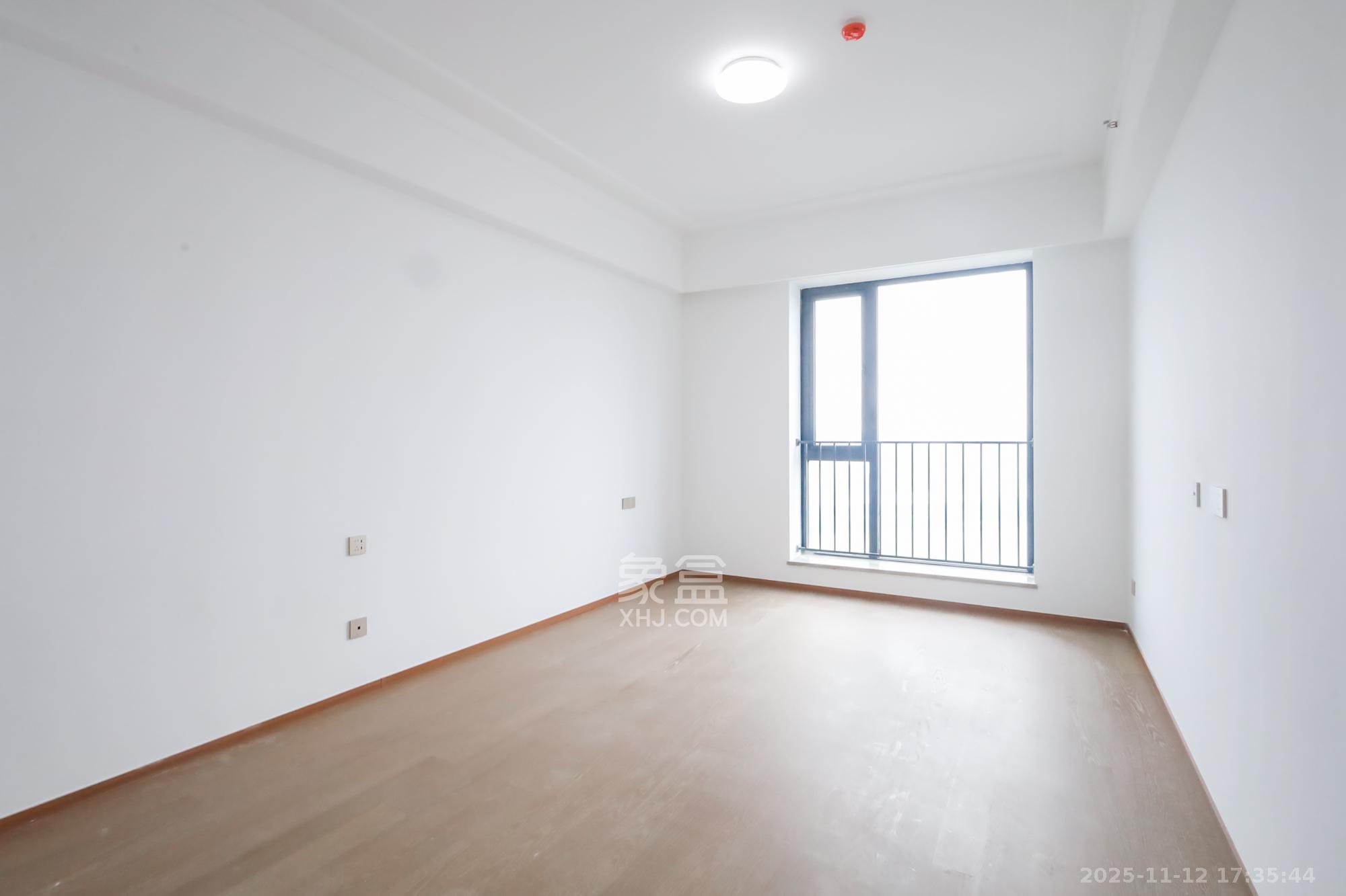 江山印  4室2厅3卫    720.0万卧室