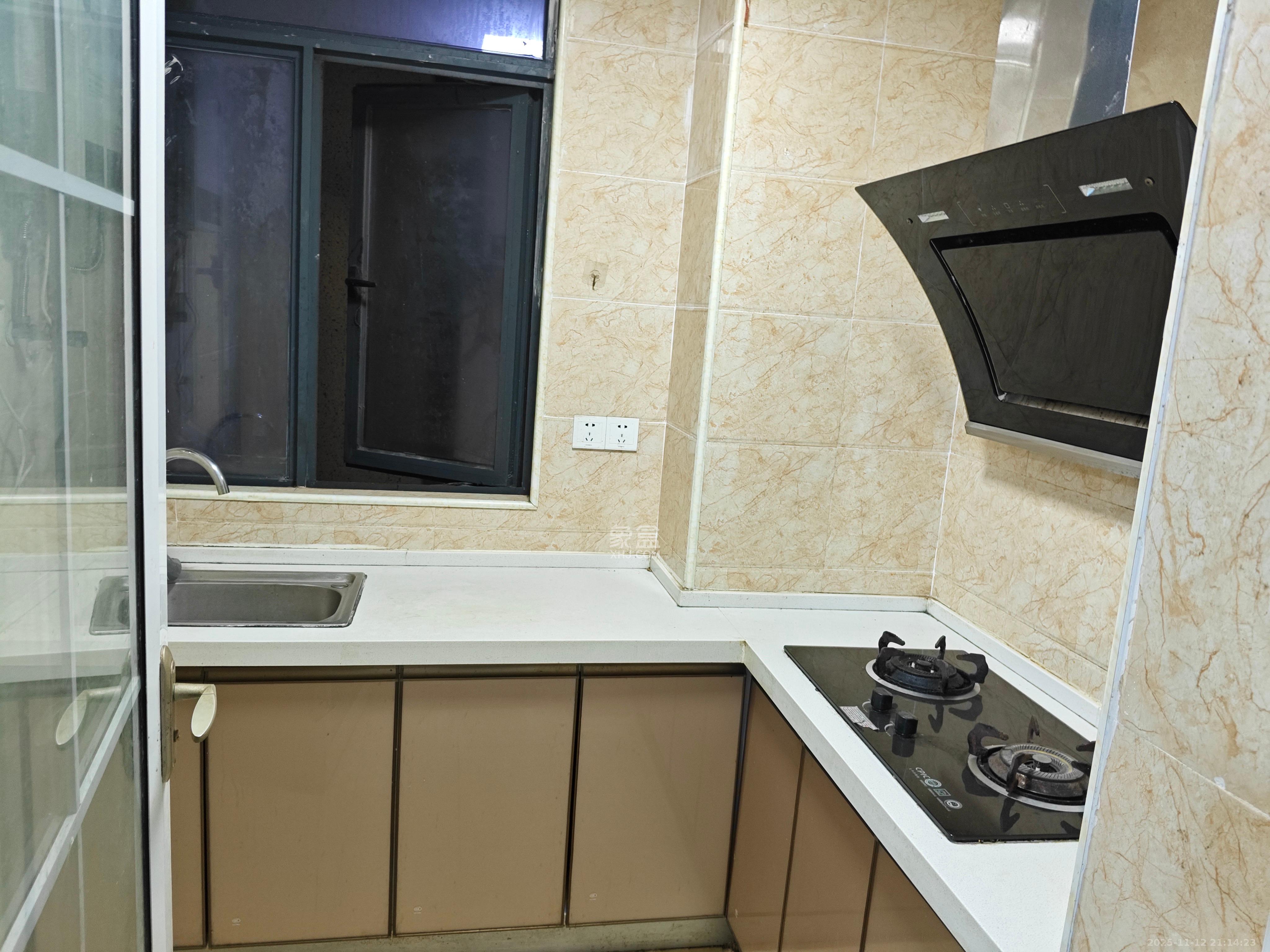 爵世名邸东湖(东湖壹号企业总部基地) 3室2厅1卫 2200.0元/月 爵世名邸东湖(东湖壹号企业总部基地) 3室2厅1卫 2200.0元/月室内图