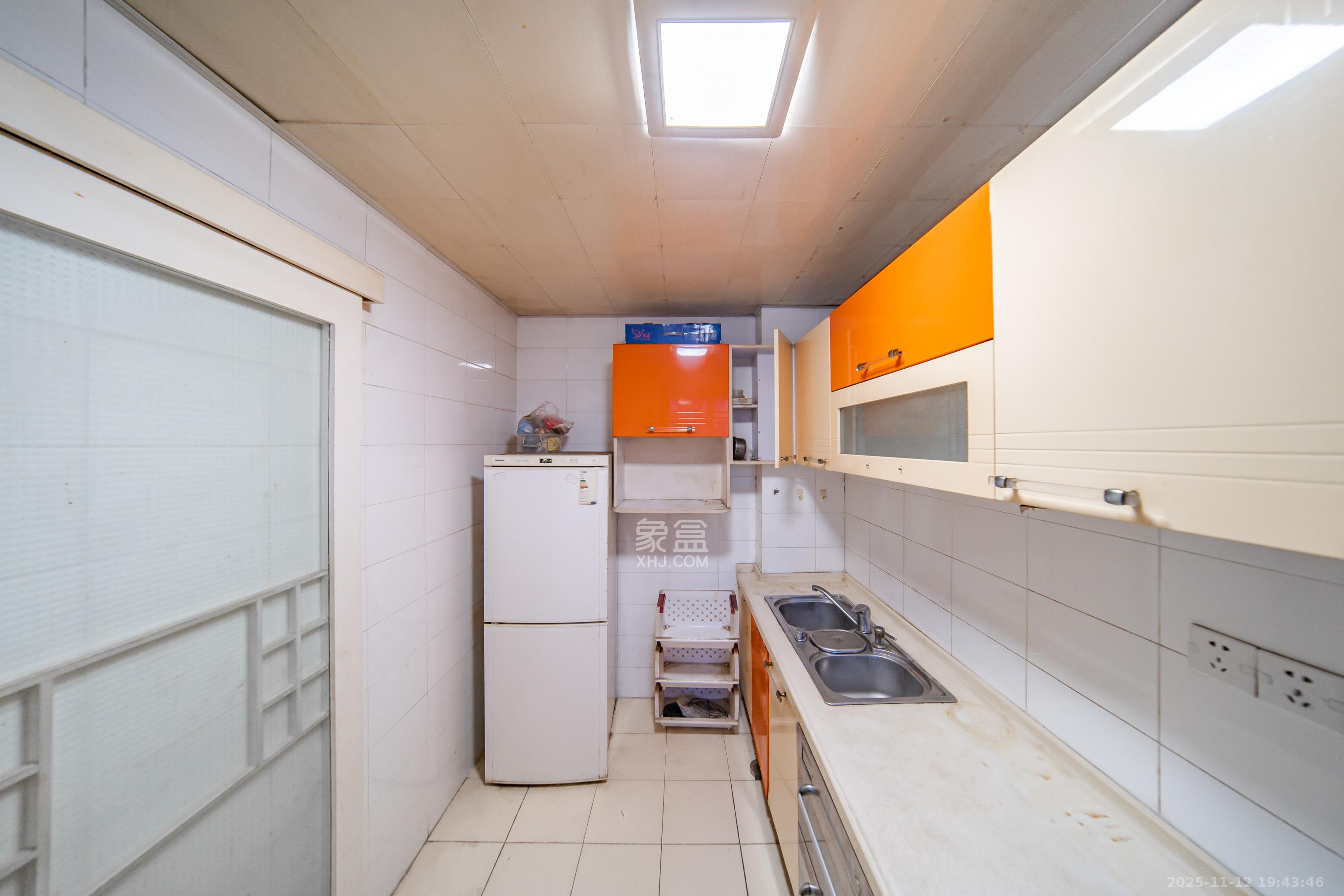 四方小区  2室2厅1卫    62.0万厨房