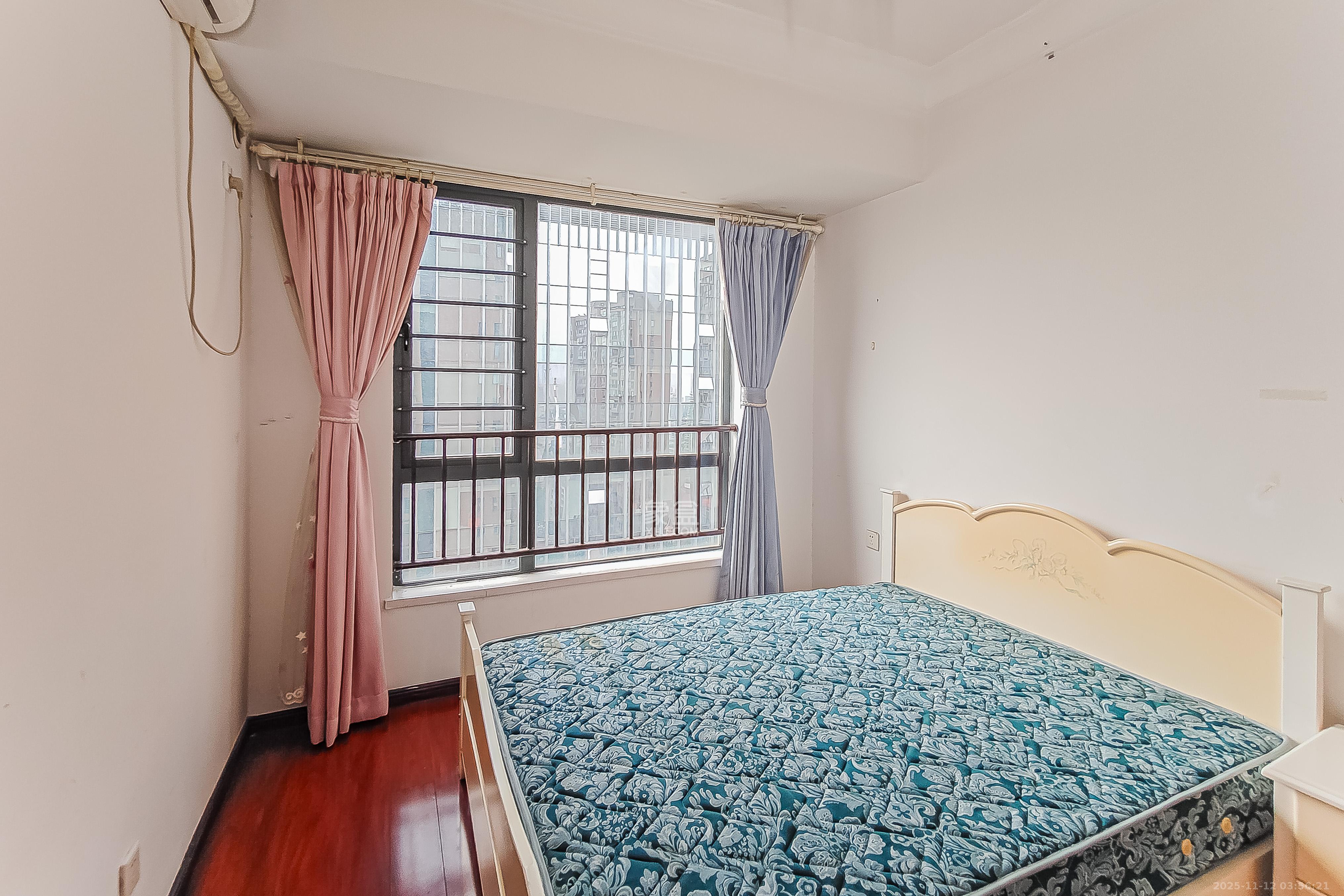 万博汇 3室2厅2卫 180.0万 万博汇 3室2厅2卫 180.0万卧室