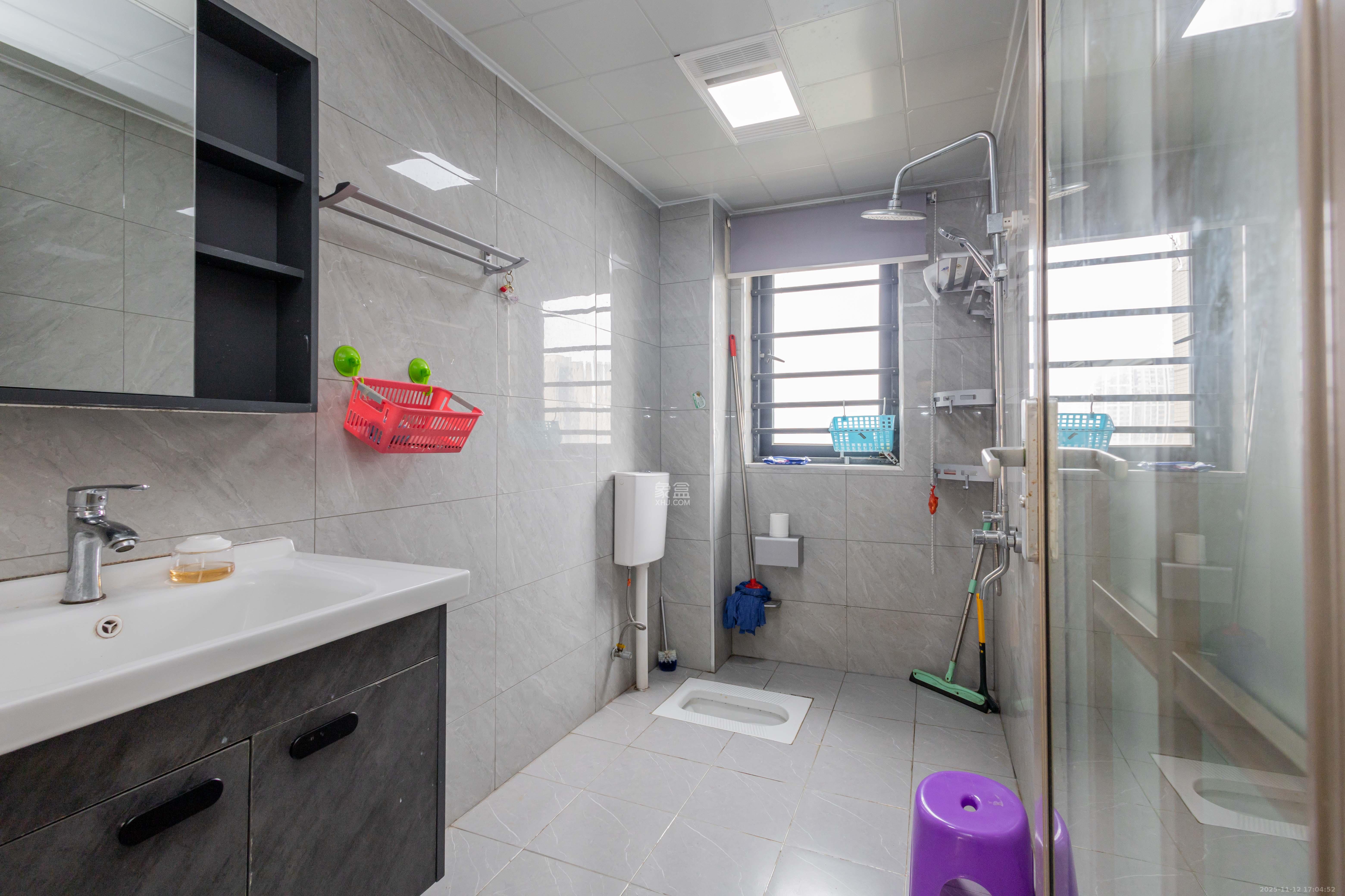 中交中央公园D4区  4室2厅2卫    148.0万卫生间