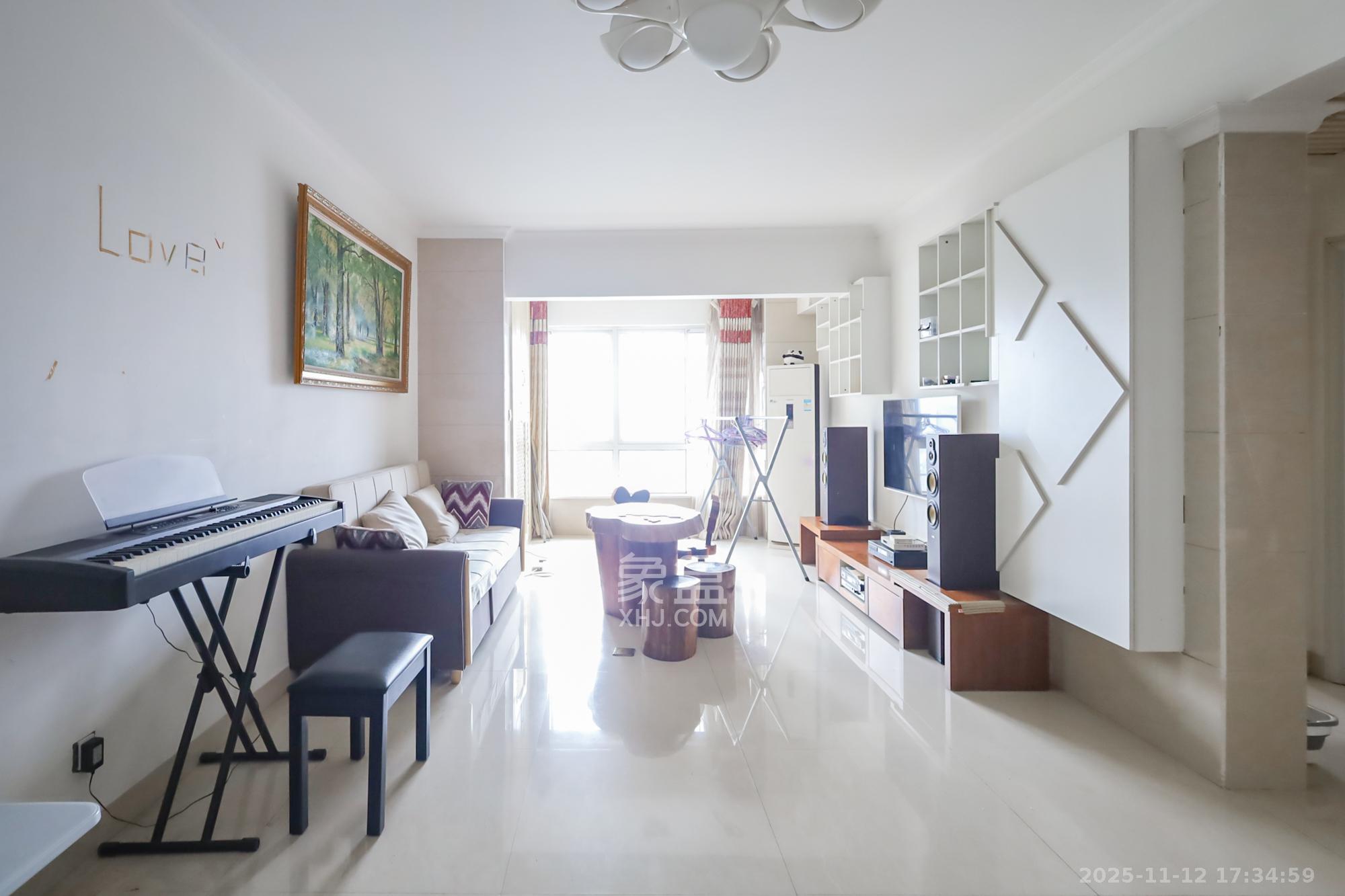 景秀江山 3室2厅1卫 115.0万 景秀江山 3室2厅1卫 115.0万客厅