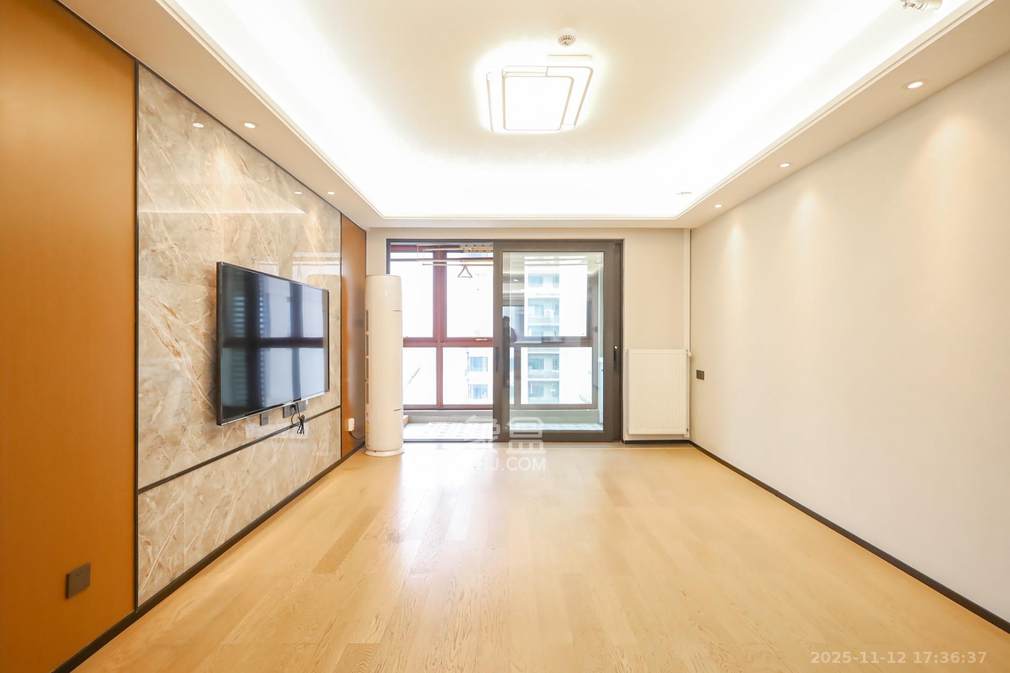 万科里金域国际  4室2厅2卫    320.0万