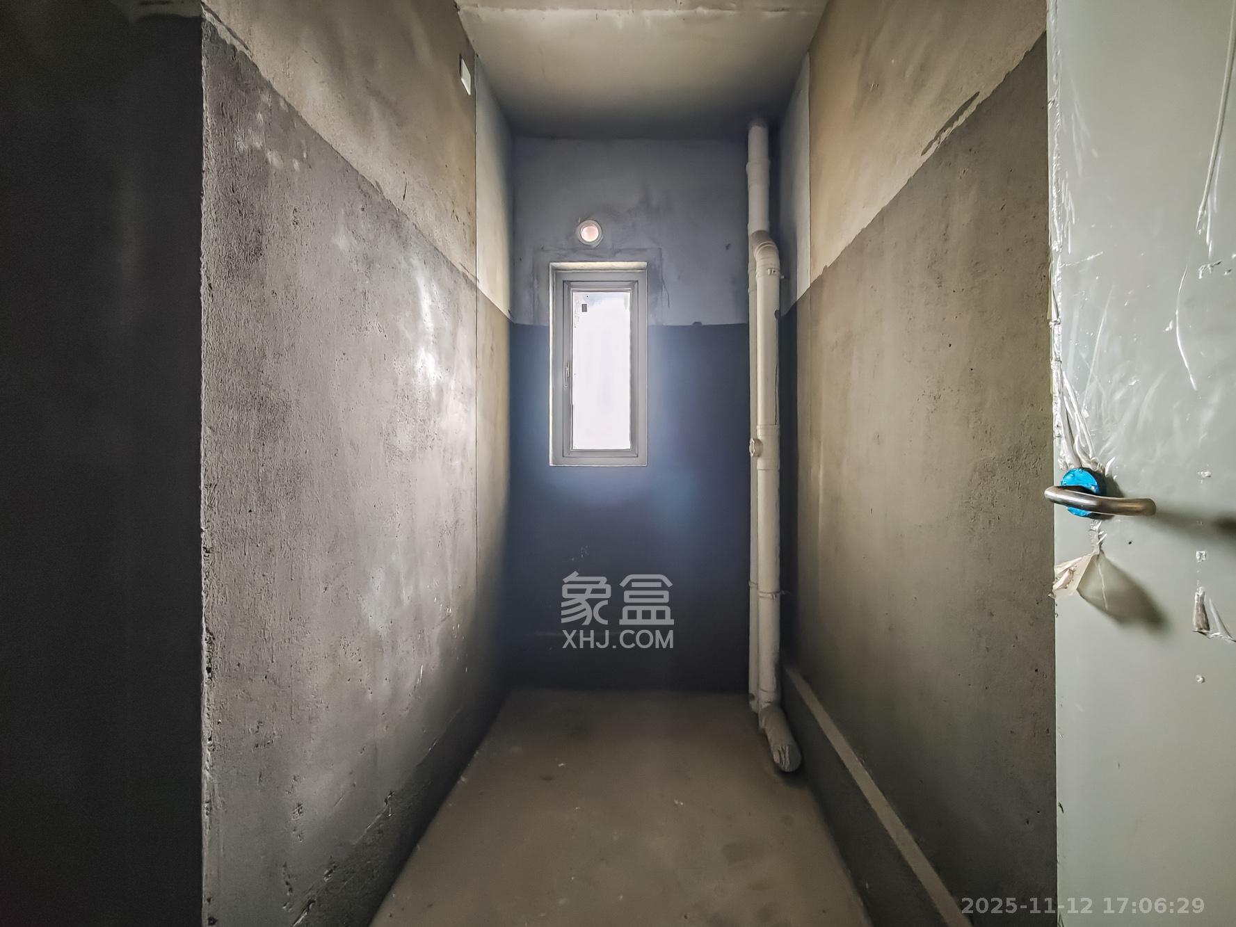 钱隆世家 4室2厅2卫 74.0万 钱隆世家 4室2厅2卫 74.0万卫生间