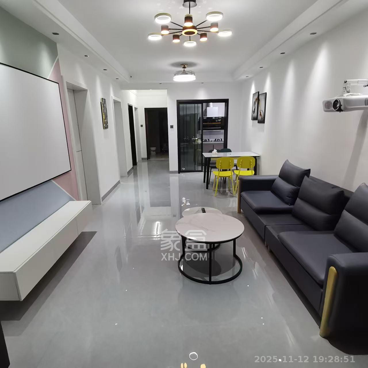 中粮鸿云  3室2厅1卫    1800.0元/月