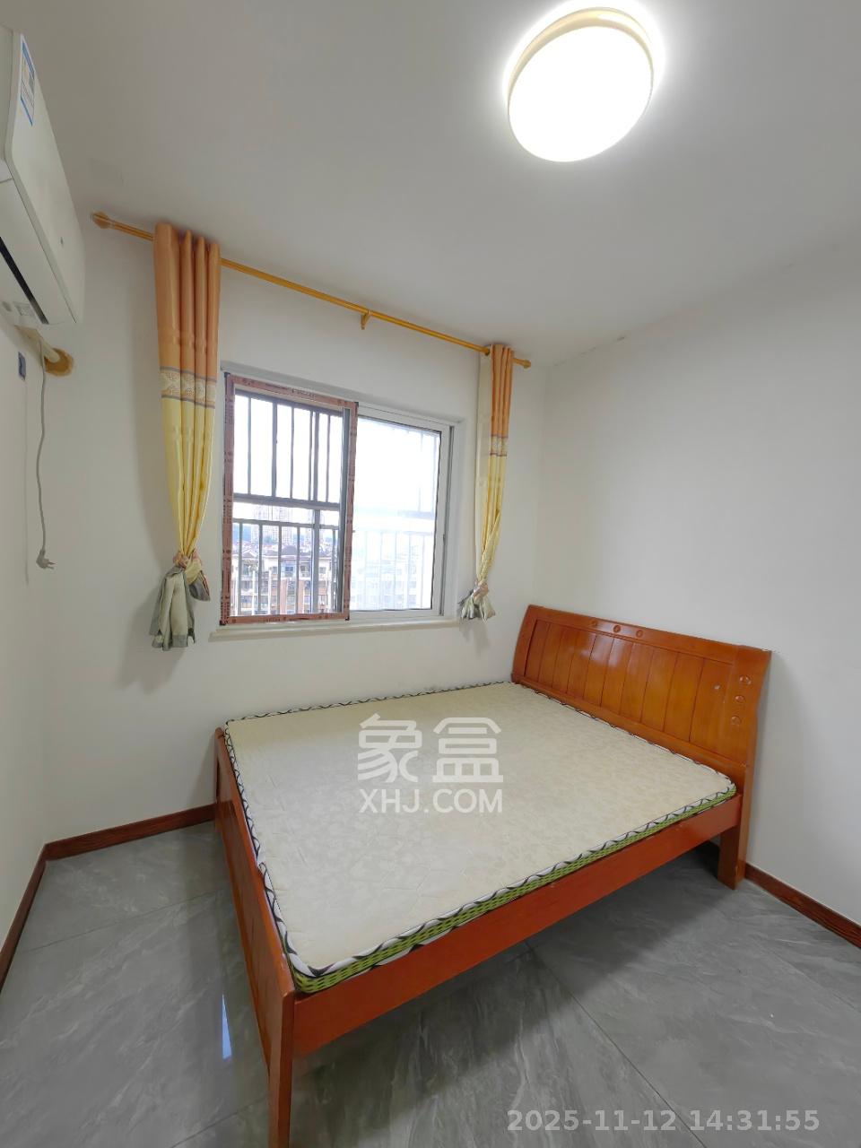 荣盛岳麓峰景  3室2厅3卫    1900.0元/月室内图