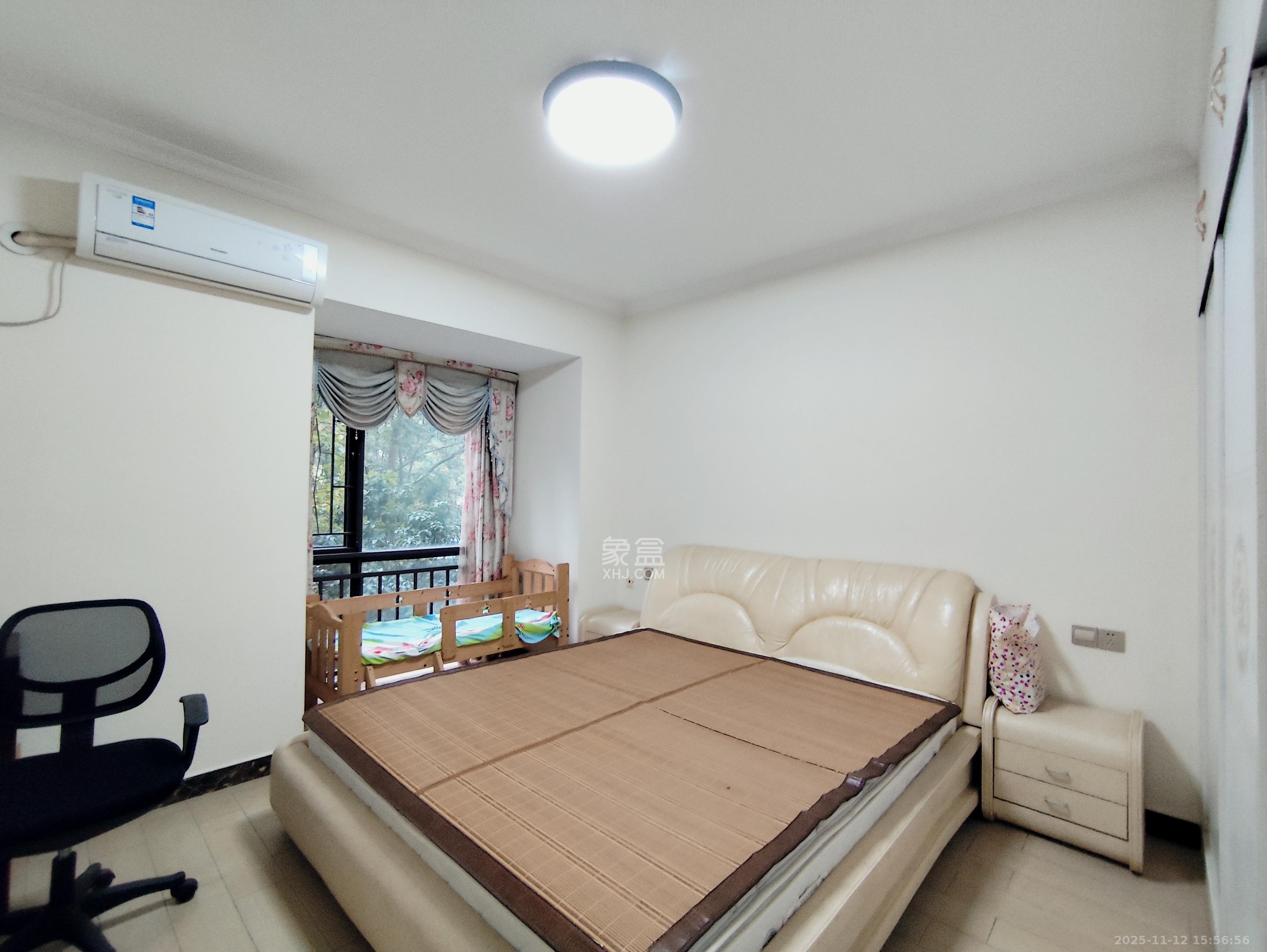 旭辉华庭 4室2厅2卫 2400.0元/月 旭辉华庭 4室2厅2卫 2400.0元/月室内图