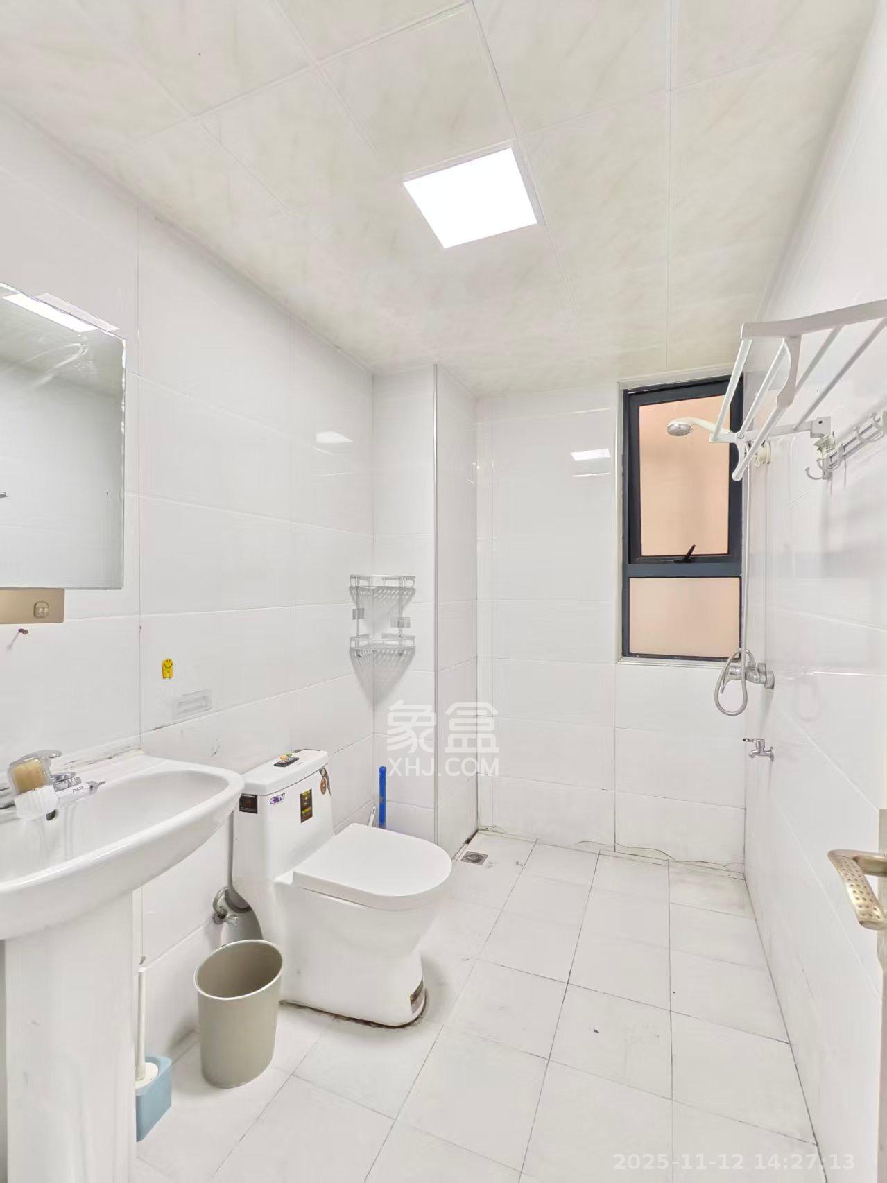 奥克斯广场  2室2厅1卫    2500.0元/月室内图