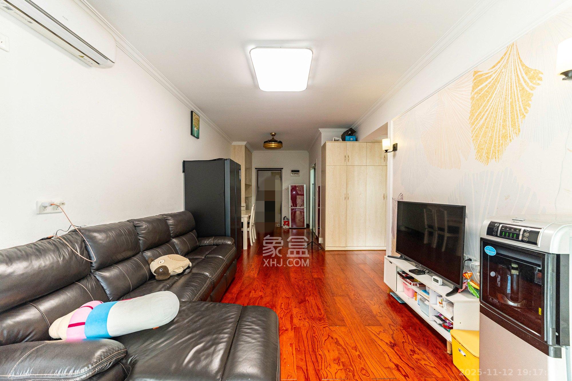 MOMA当代广场  3室1厅1卫    55.0万客厅