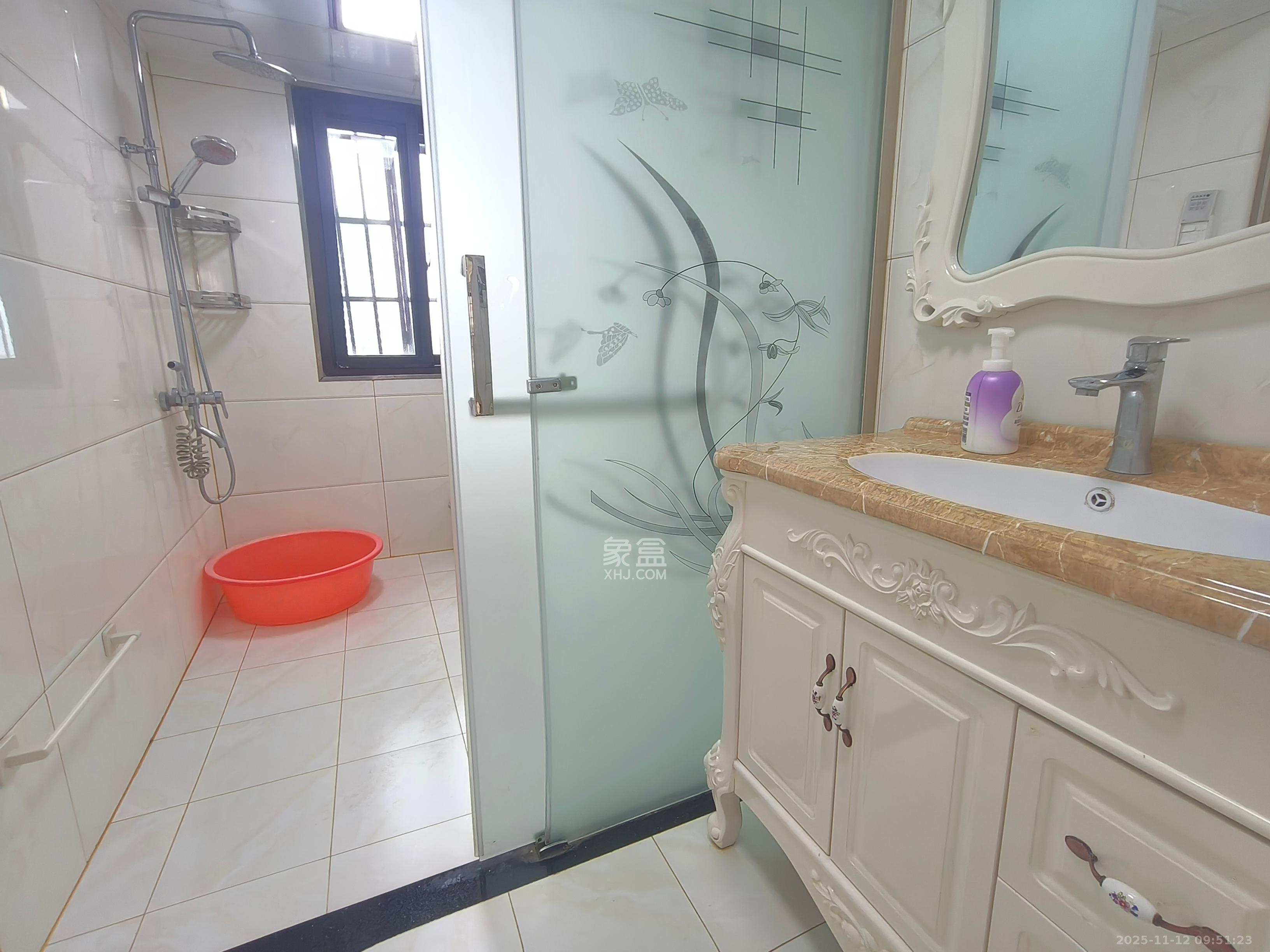 东方美地  4室2厅2卫    2800.0元/月室内图