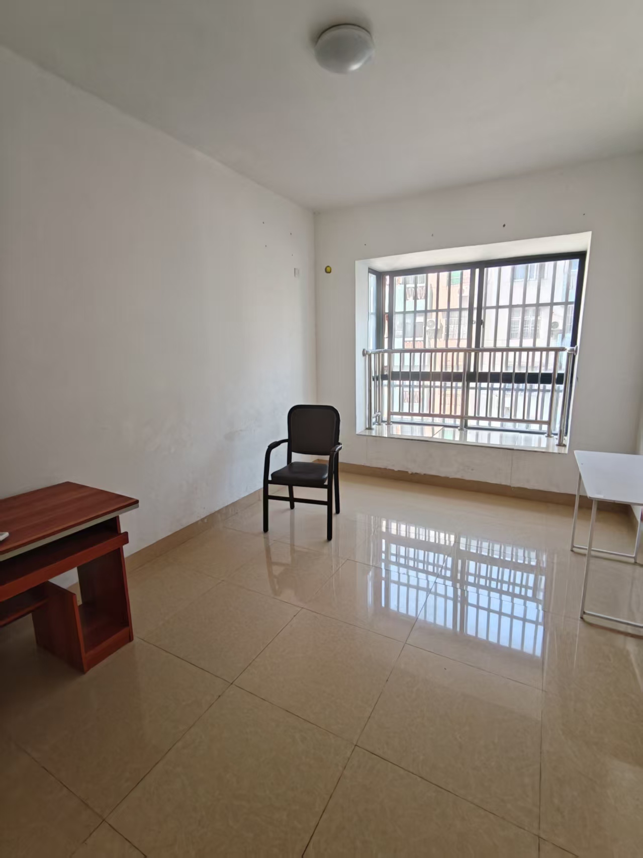 海南医学院第二附属医院职工宿舍区 4室2厅2卫 2800.0元/月 海南医学院第二附属医院职工宿舍区 4室2厅2卫 2800.0元/月户型图