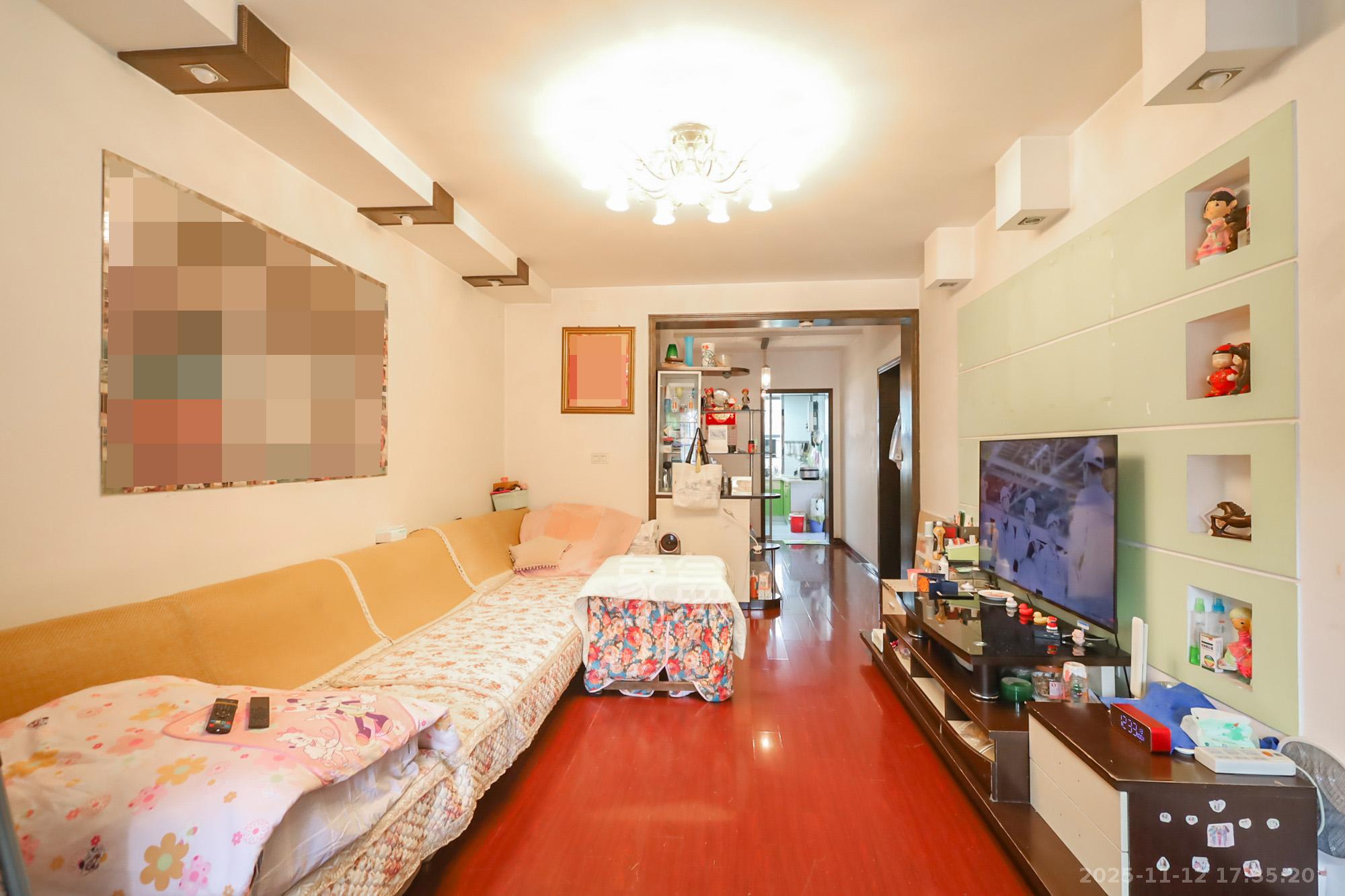 园林局宿舍 2室2厅1卫 61.8万 园林局宿舍 2室2厅1卫 61.8万客厅