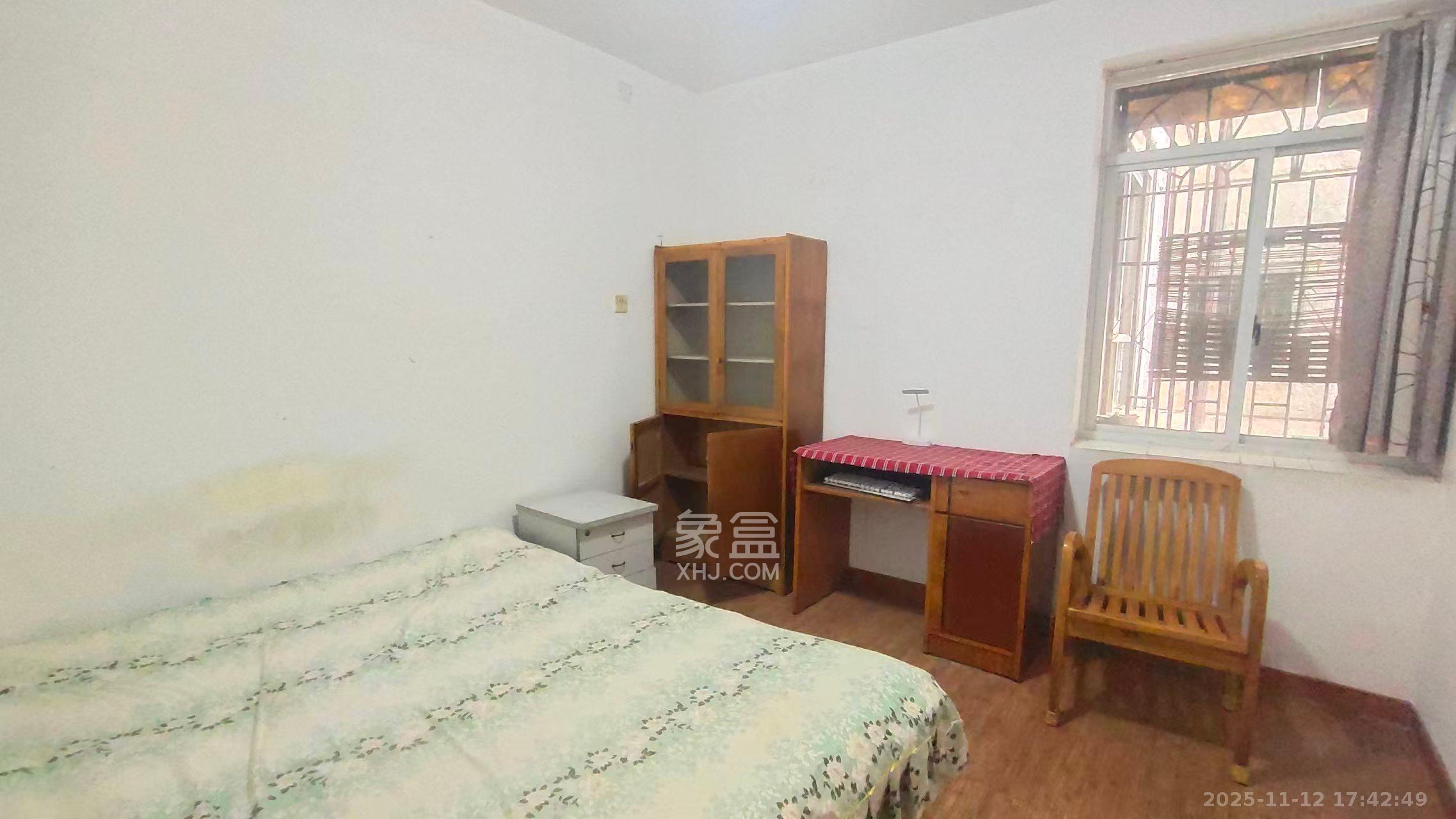 向东南社区  2室1厅1卫    1300.0元/月室内图