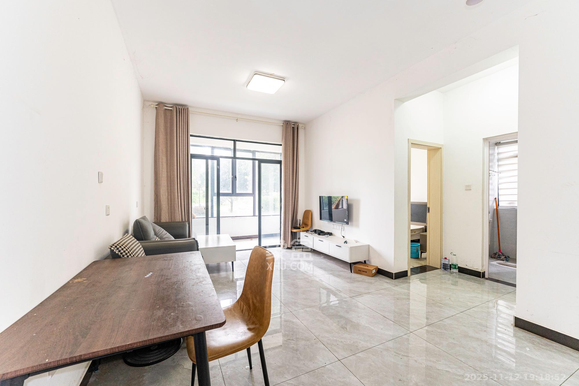 紫华郡  3室1厅1卫    40.0万客厅