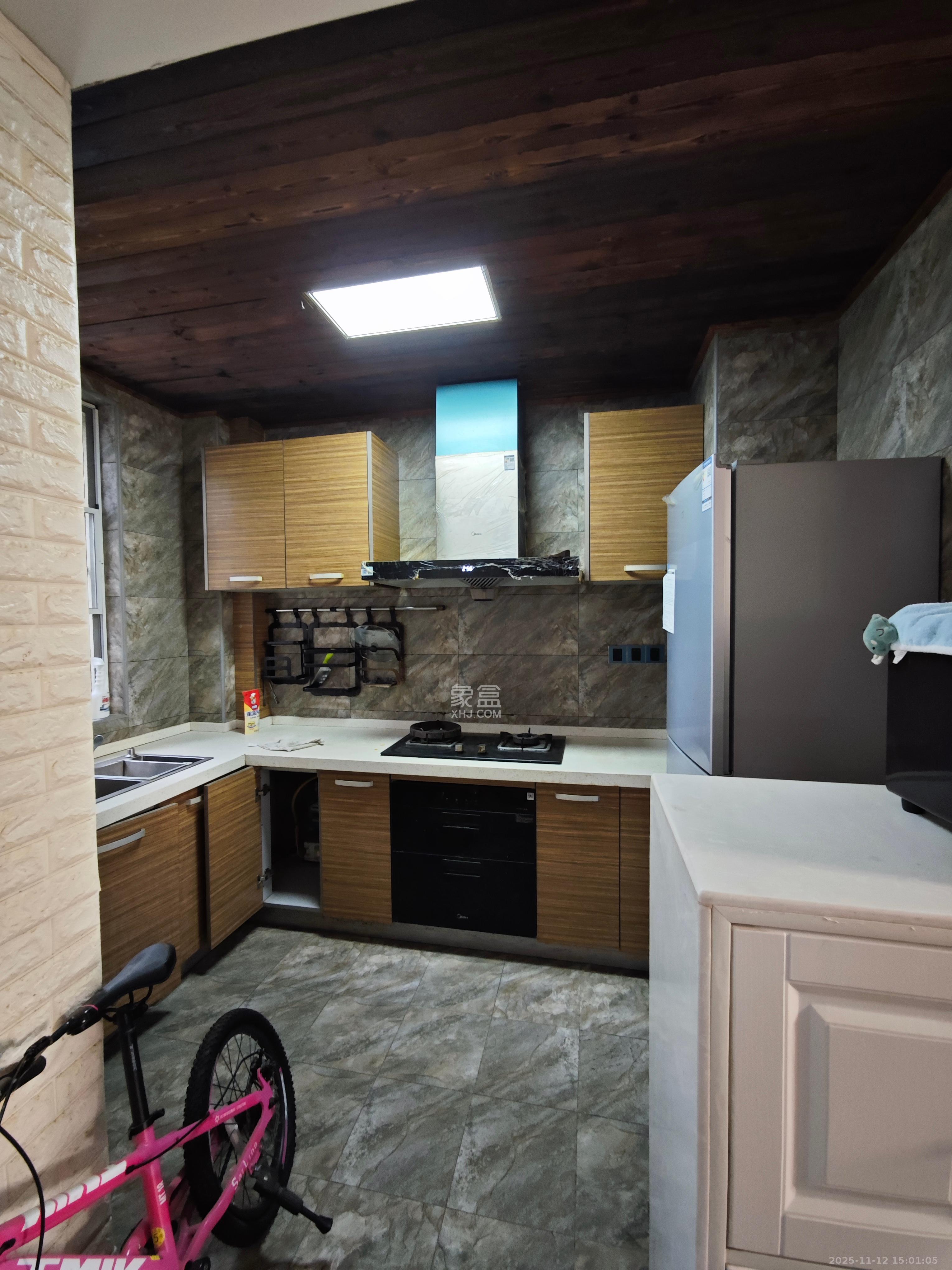 金地三千府(金地湖山樾、金地自在城) 1室0厅0卫 1600.0元/月 金地三千府(金地湖山樾、金地自在城) 1室0厅0卫 1600.0元/月室内图