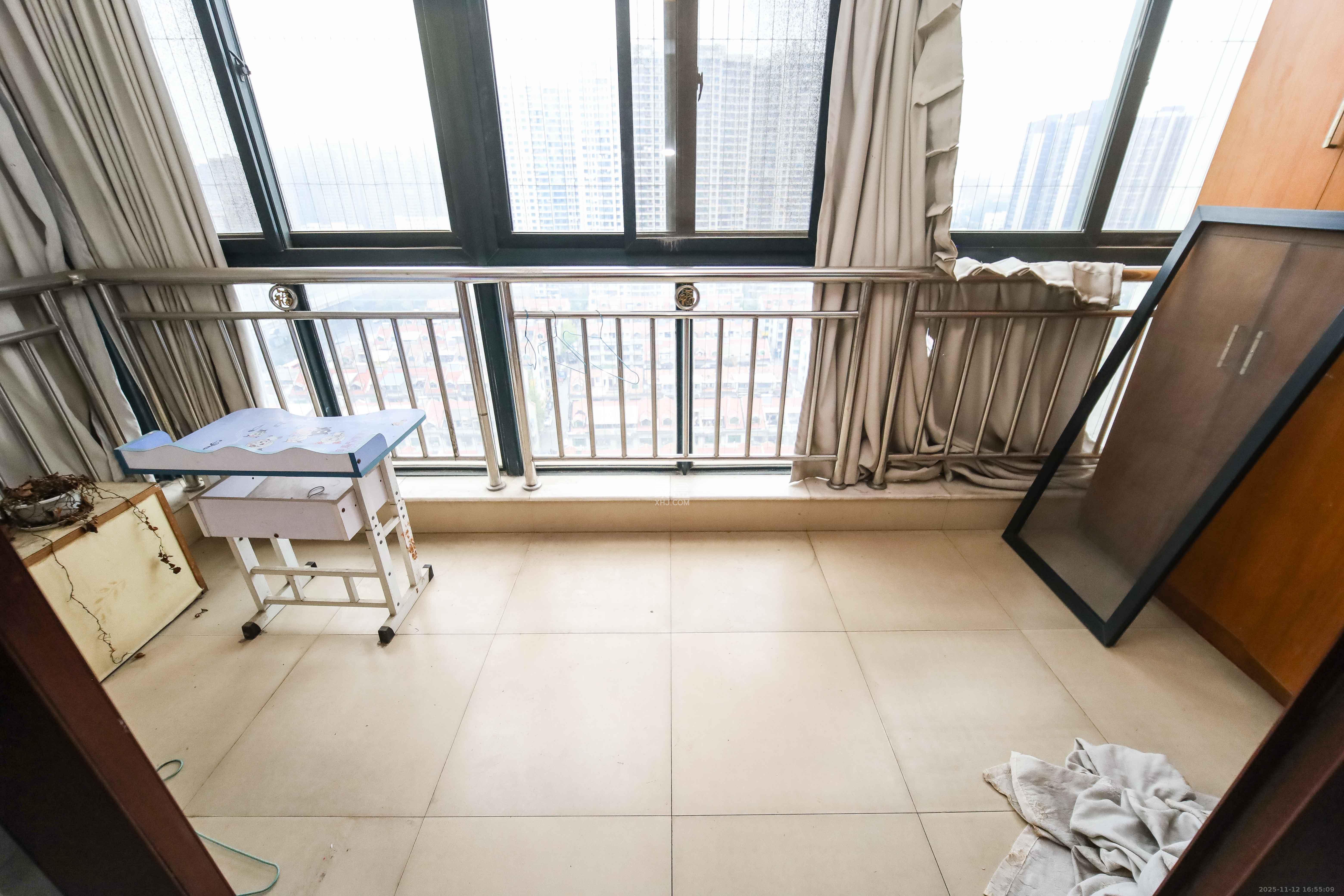 浏阳河畔家园  3室2厅2卫    90.0万阳台