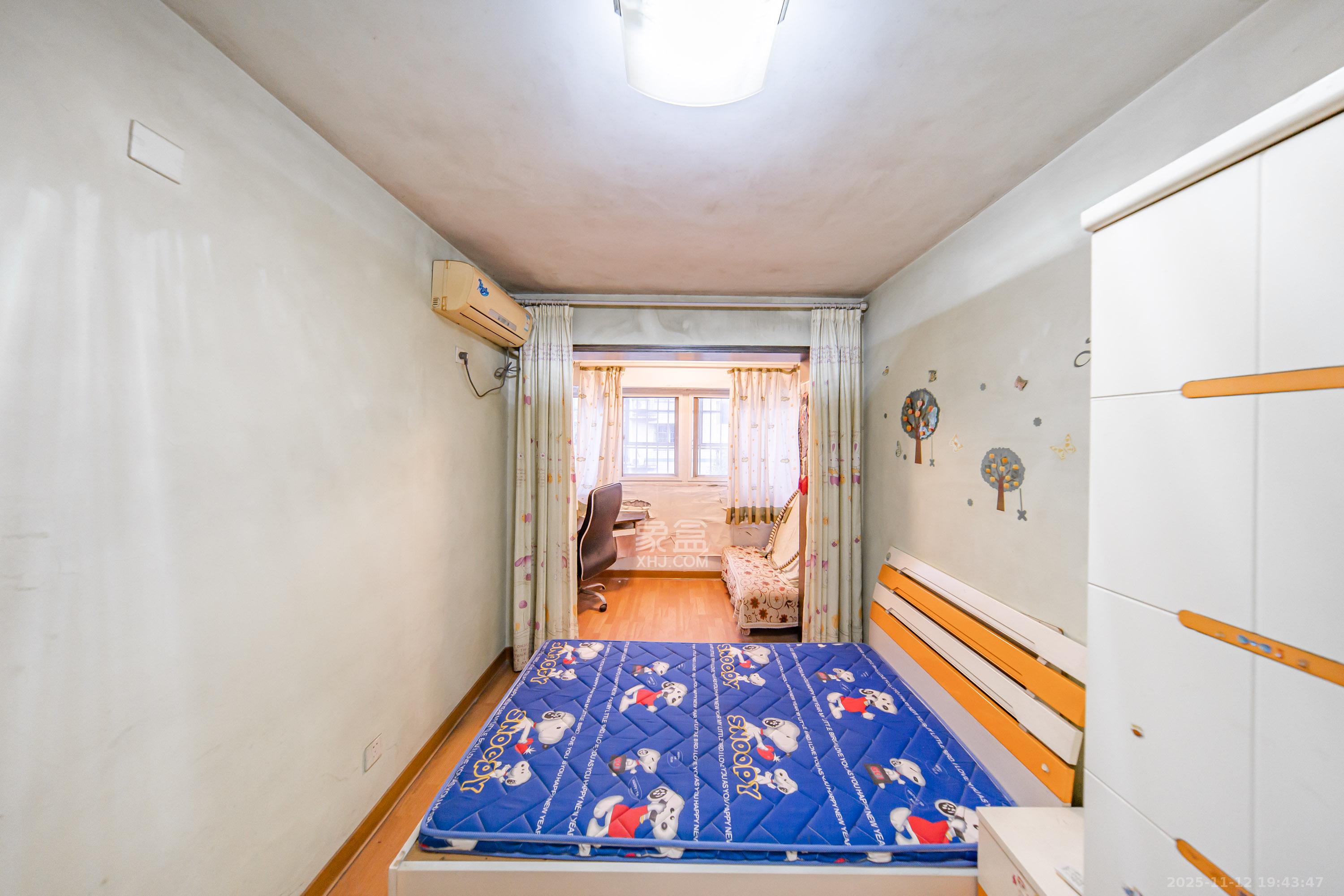 四方小区  2室2厅1卫    62.0万卧室