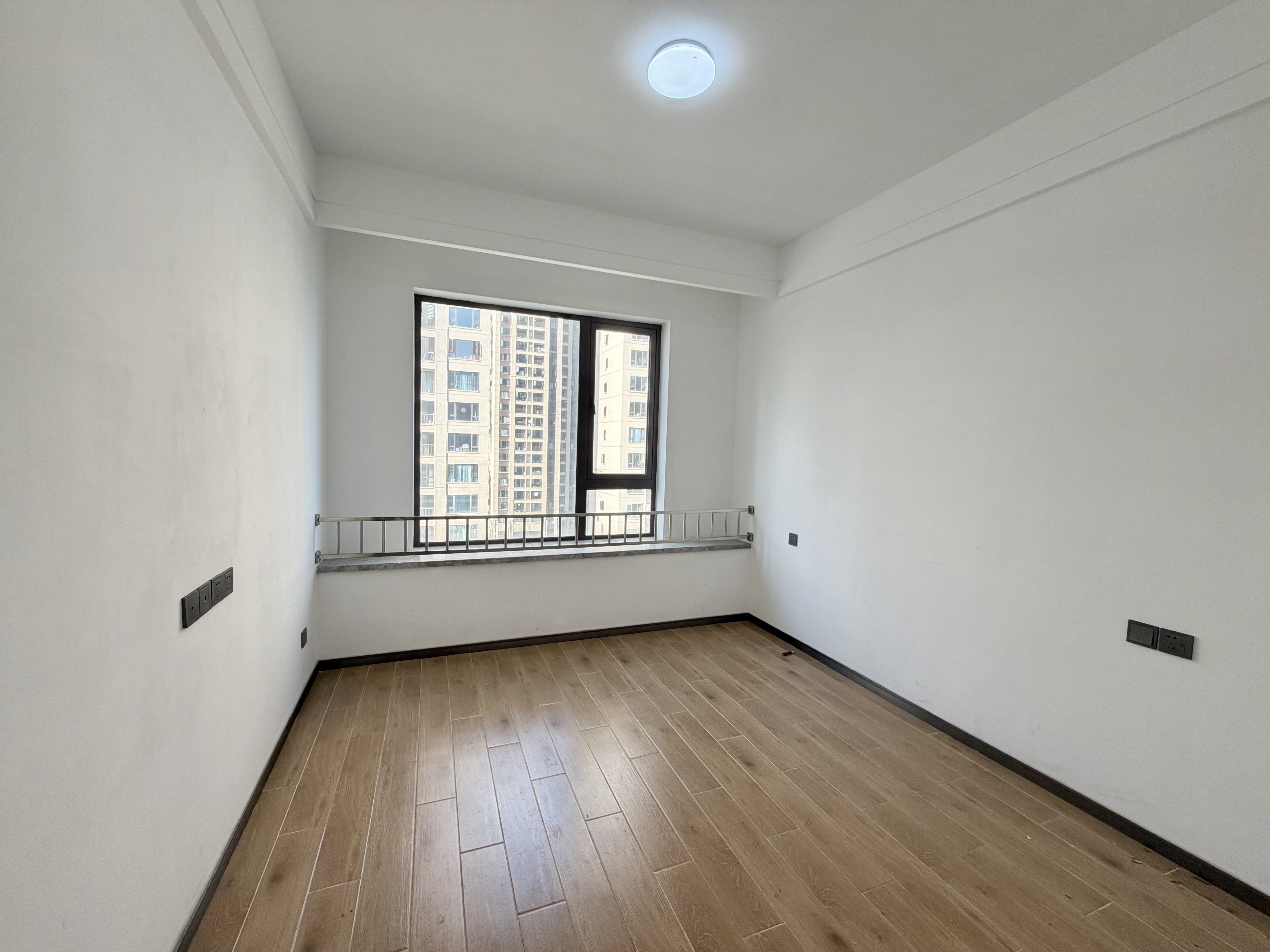 海航豪庭南苑  3室2厅2卫    5500.0元/月室内图