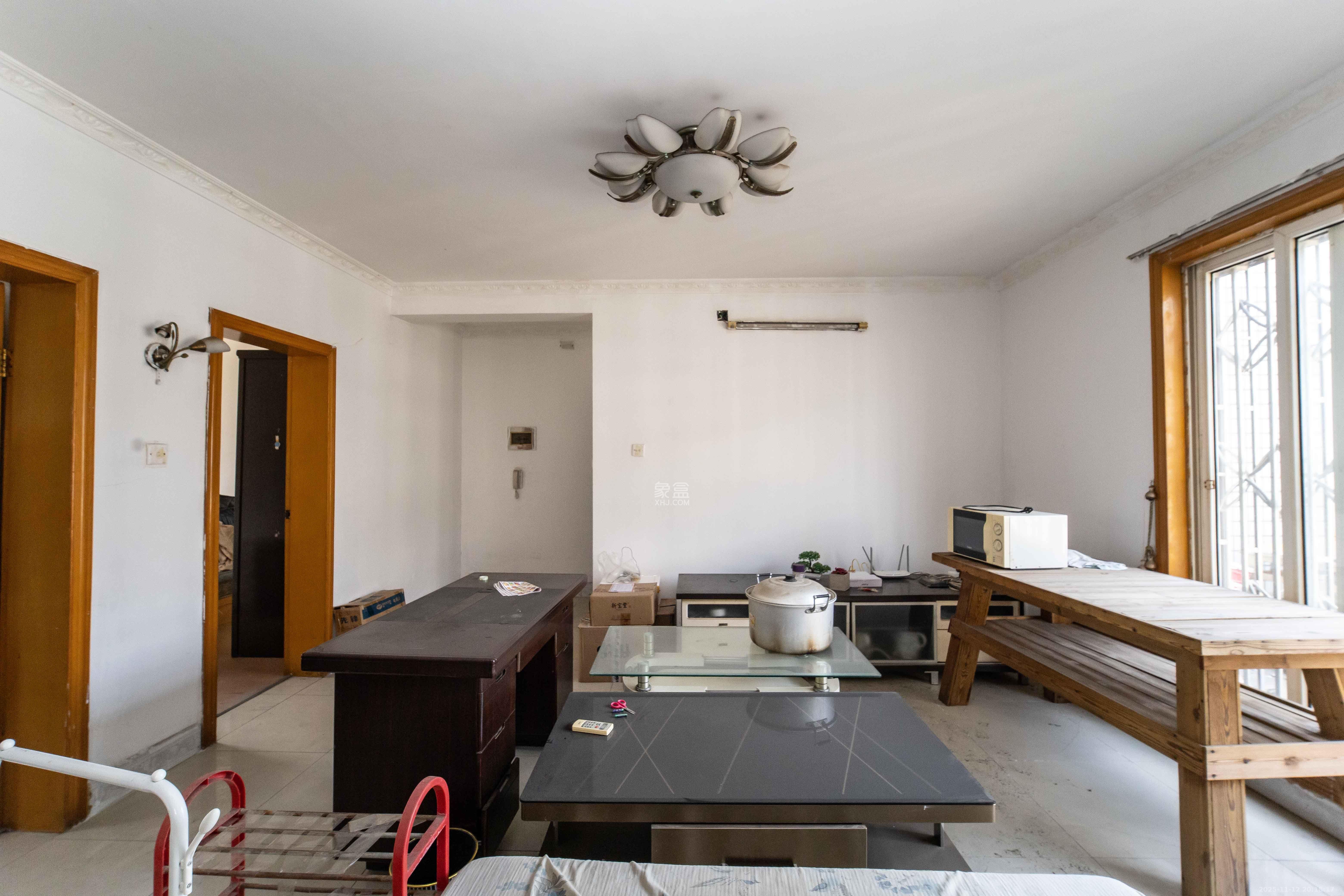 德政园  4室2厅1卫    2000.0元/月室内图