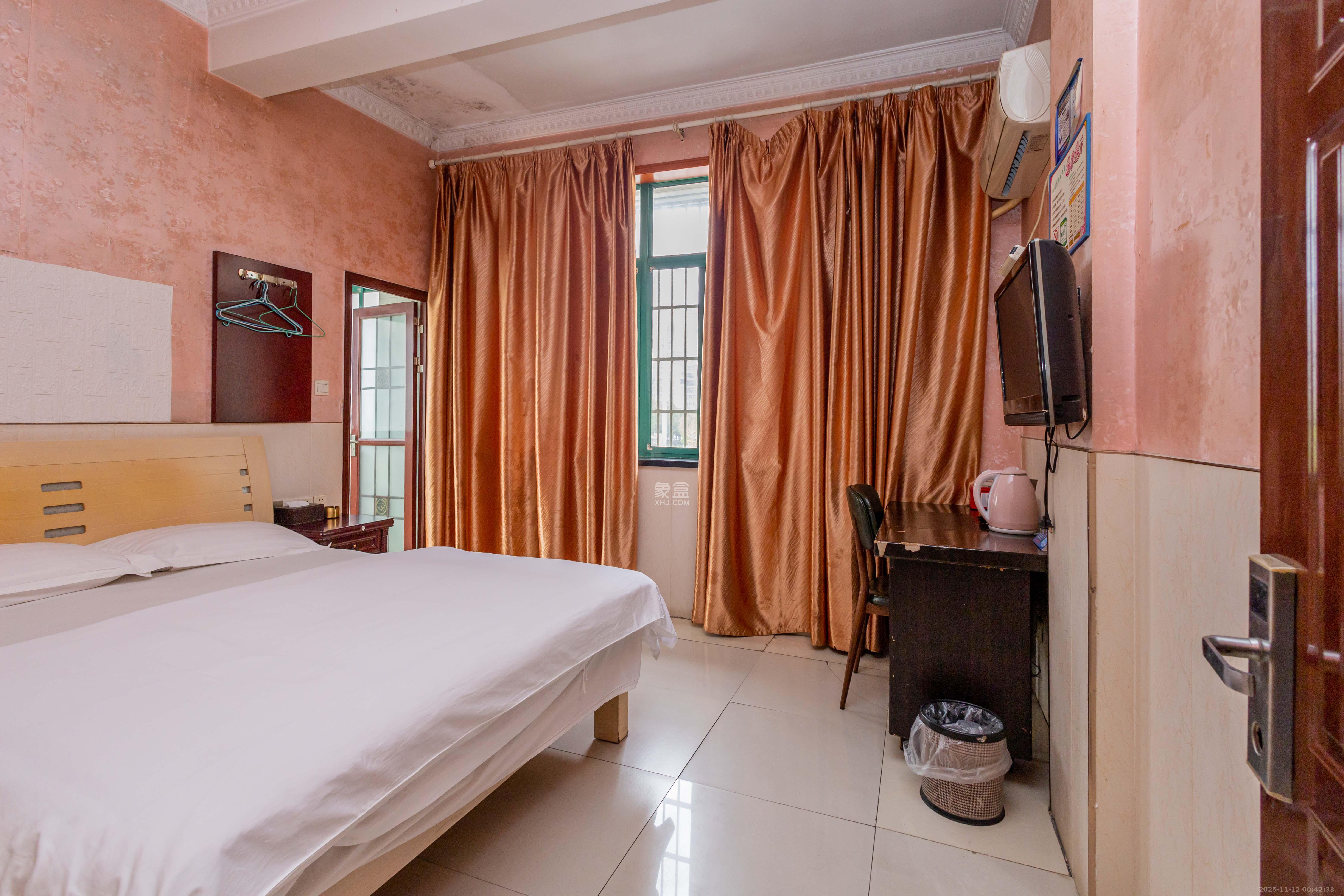 星沙国际物流园/泉星社区 7室7厅7卫 160.0万 星沙国际物流园/泉星社区 7室7厅7卫 160.0万客厅