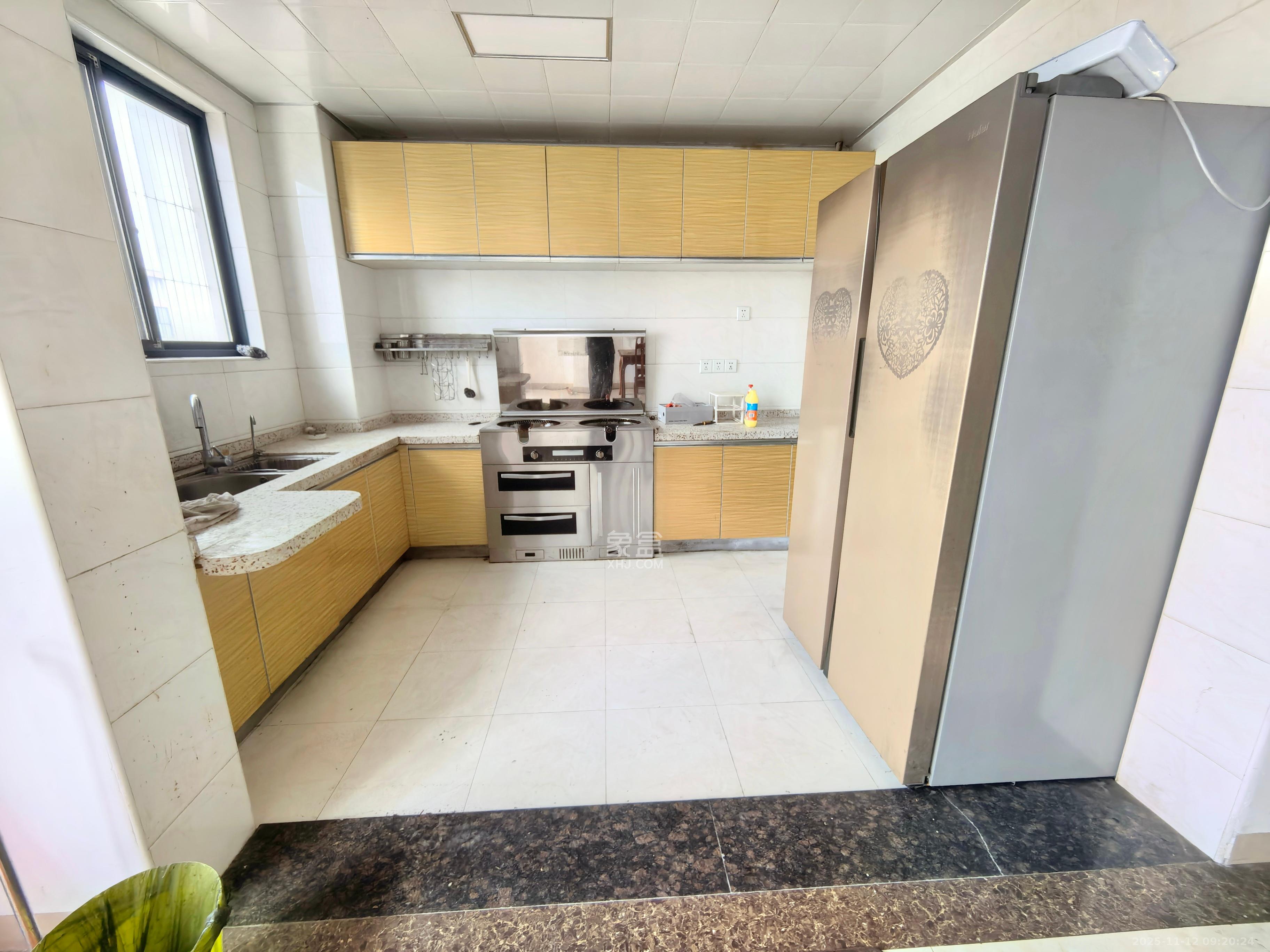 黑金时代广场  4室2厅3卫    2300.0元/月室内图