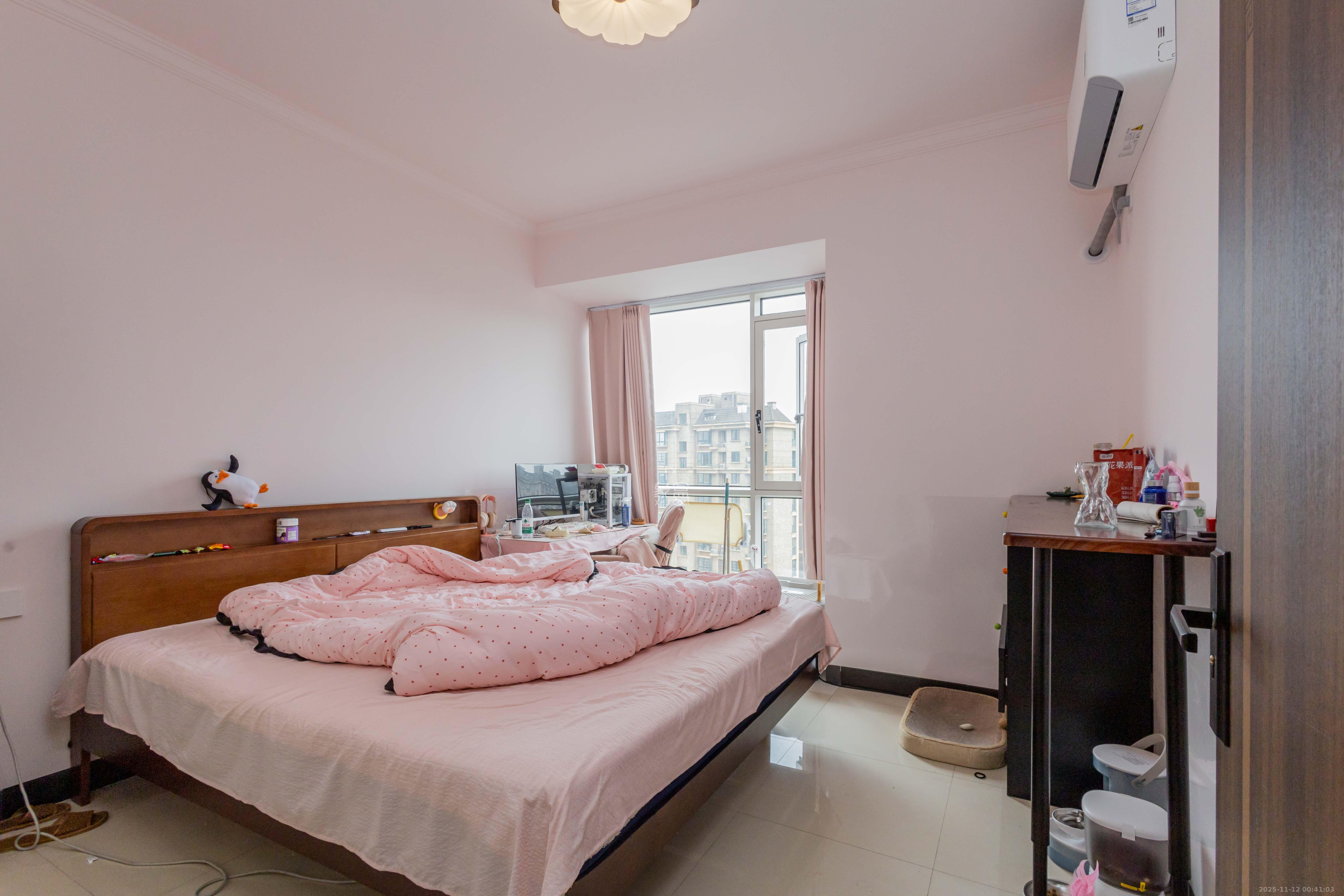 爵士湘  4室2厅1卫    68.0万卧室