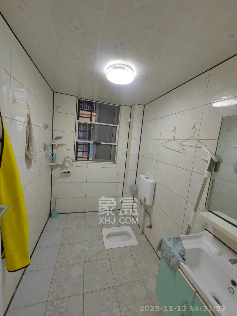 荣盛岳麓峰景  3室2厅3卫    1900.0元/月室内图