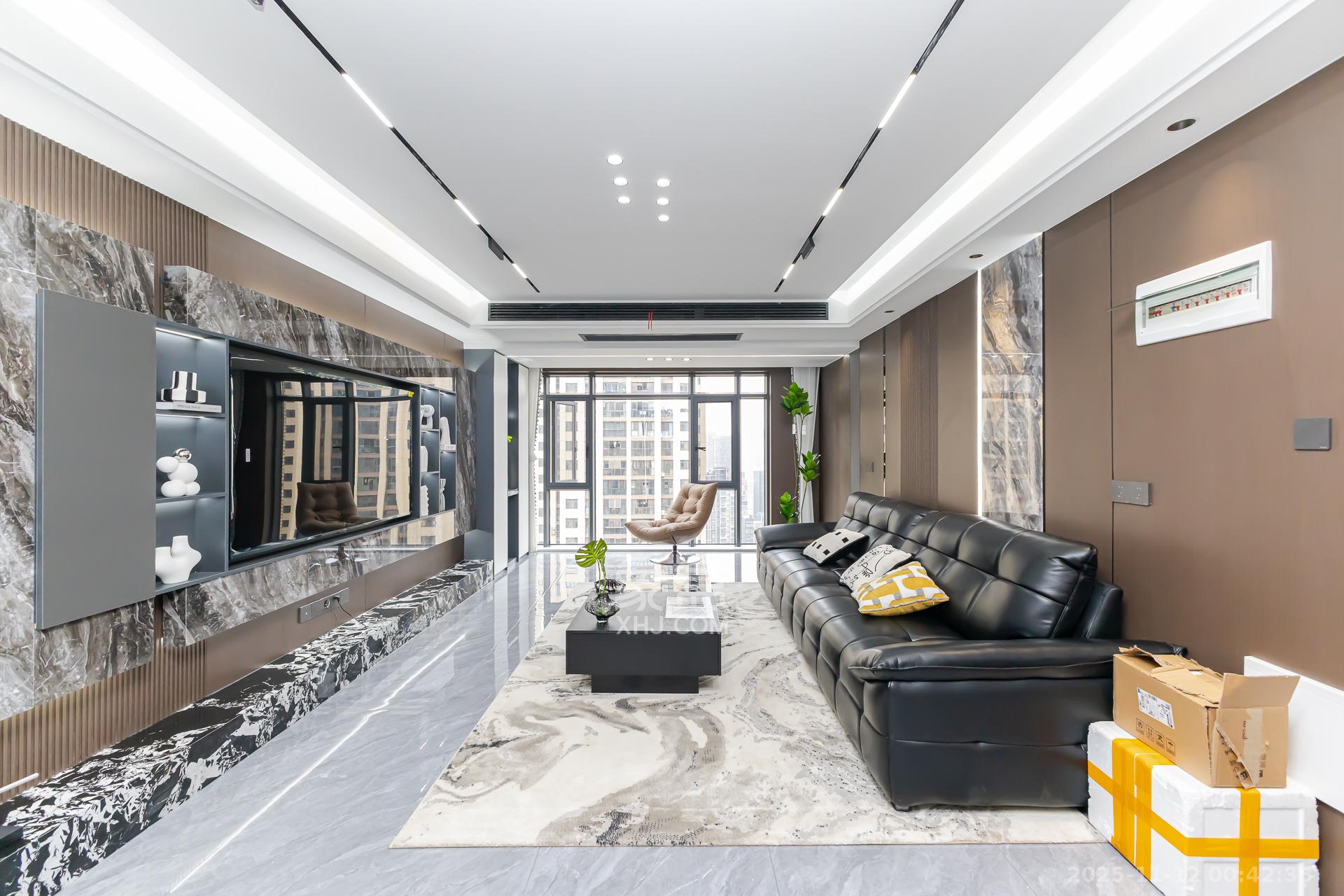 乾源国际  4室2厅2卫    106.8万客厅