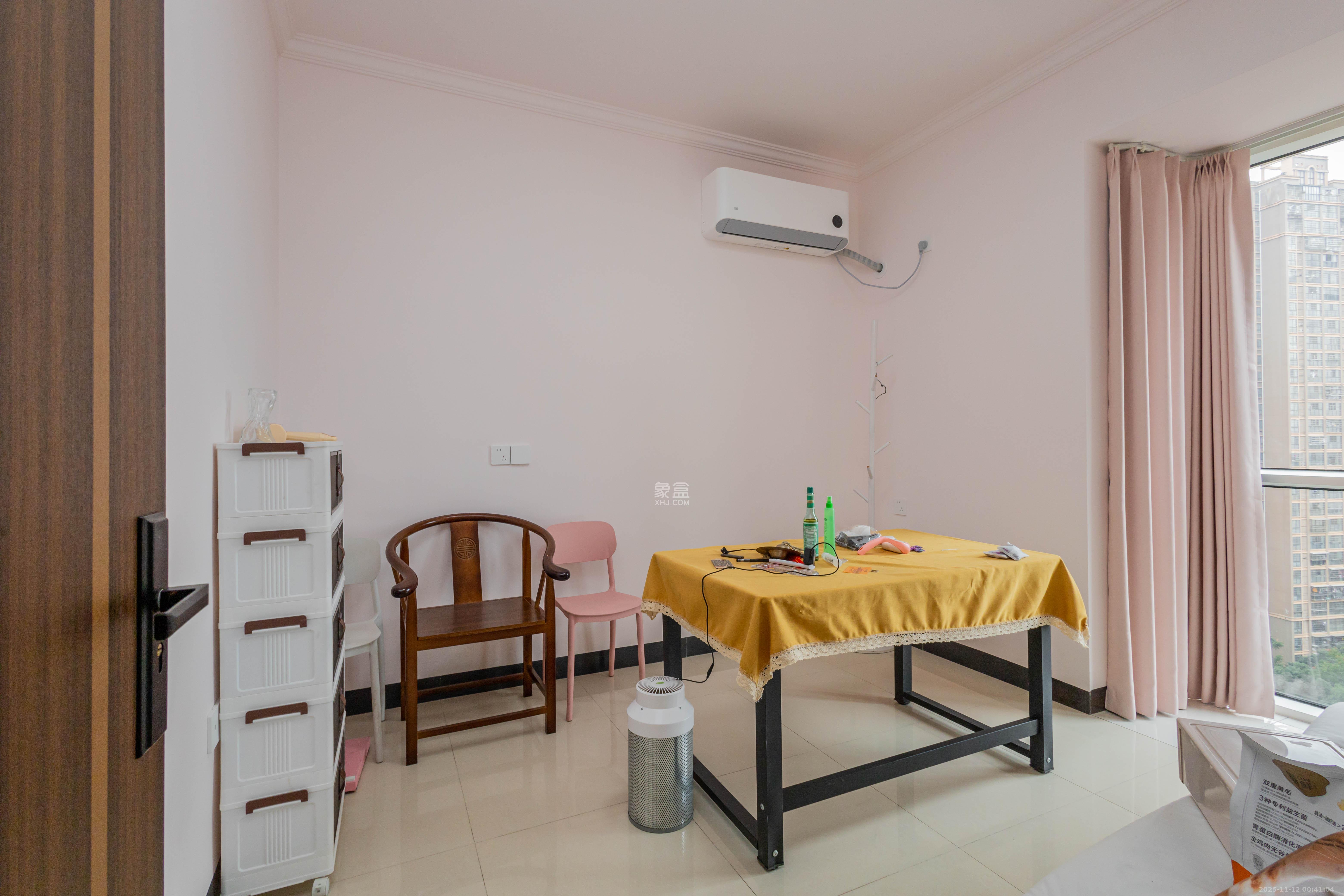 爵士湘 4室2厅1卫 68.0万 爵士湘 4室2厅1卫 68.0万卧室