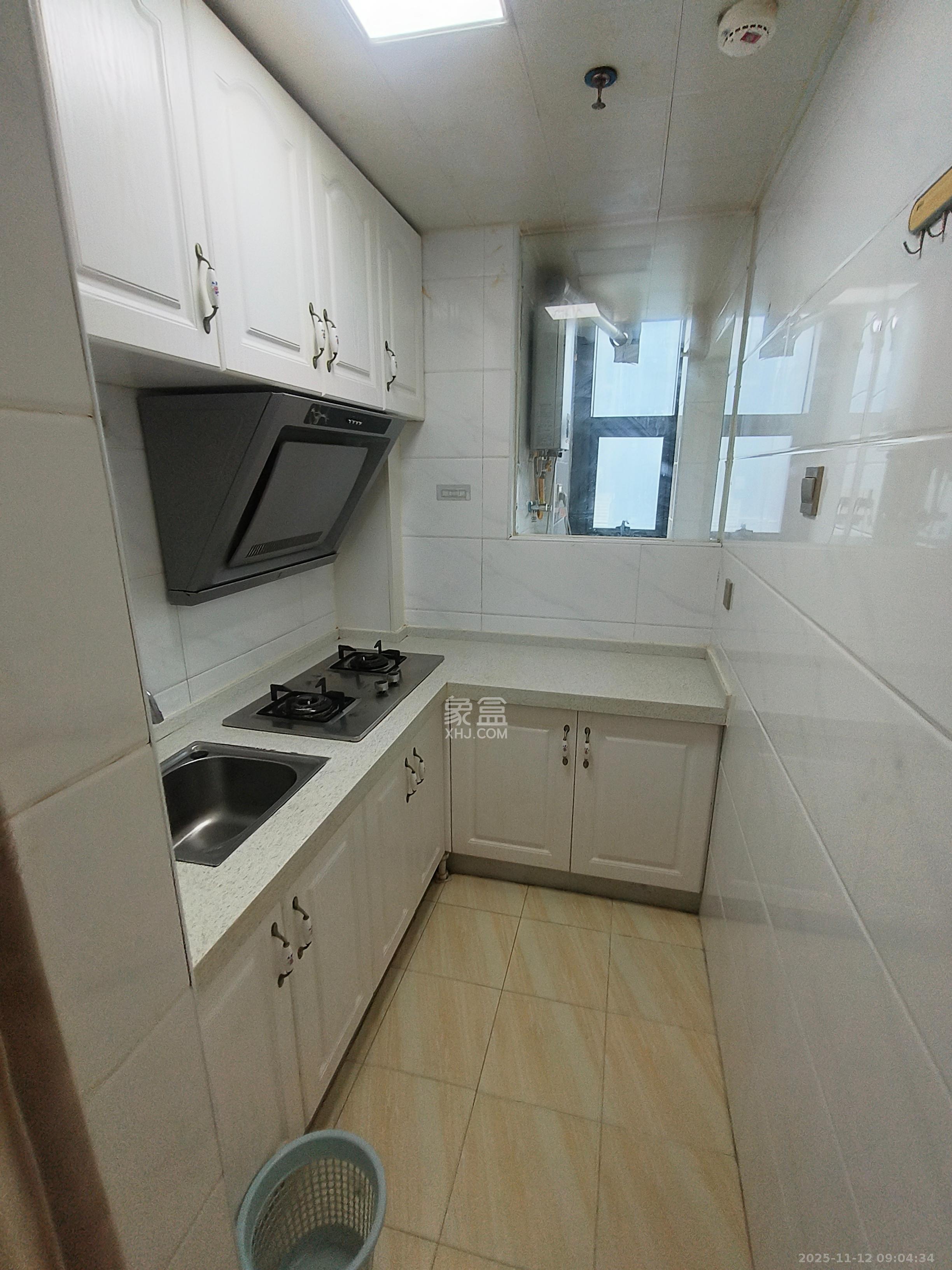 第六都（陆都小区）  1室1厅1卫    1700.0元/月室内图