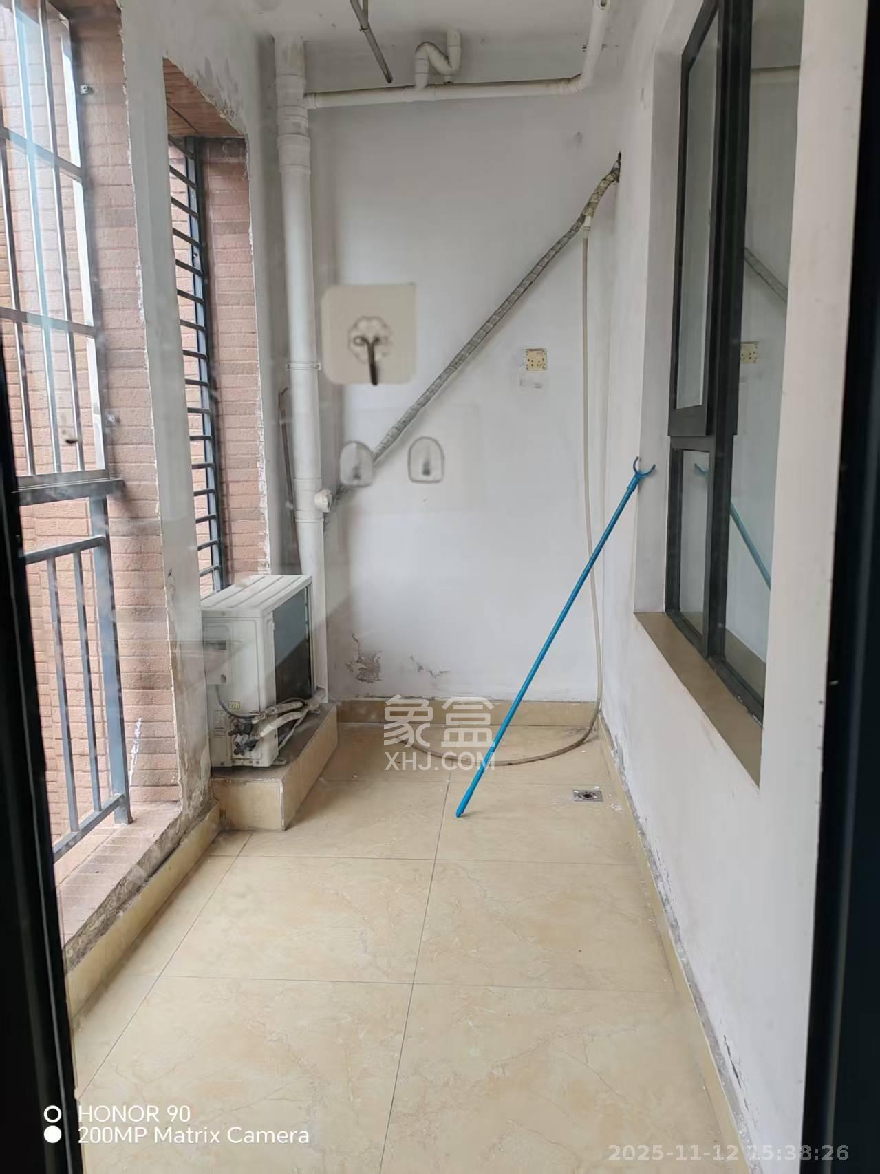 三一街区  2室2厅1卫    1200.0元/月户型图