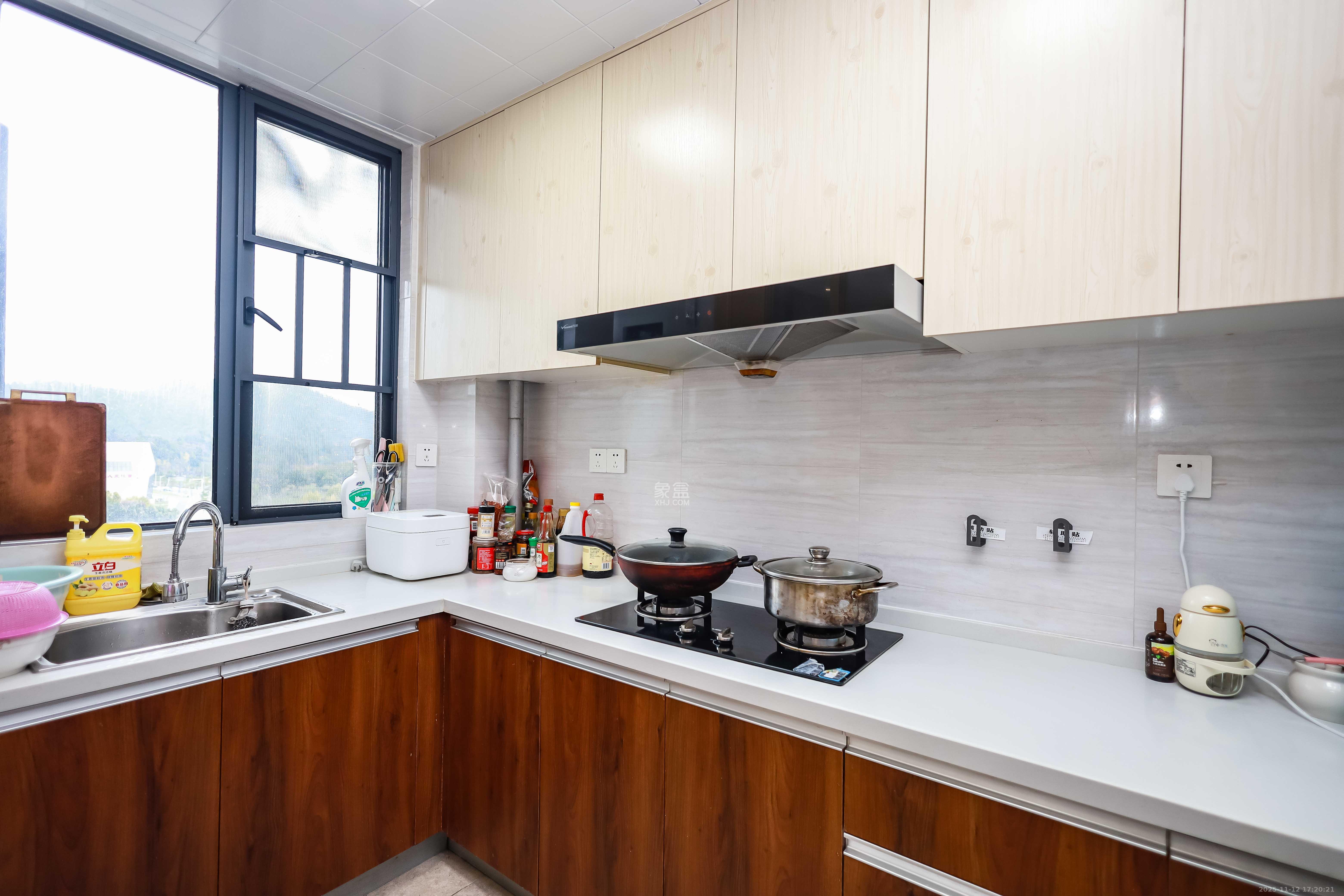麓谷山湖郡  4室2厅2卫    121.0万厨房