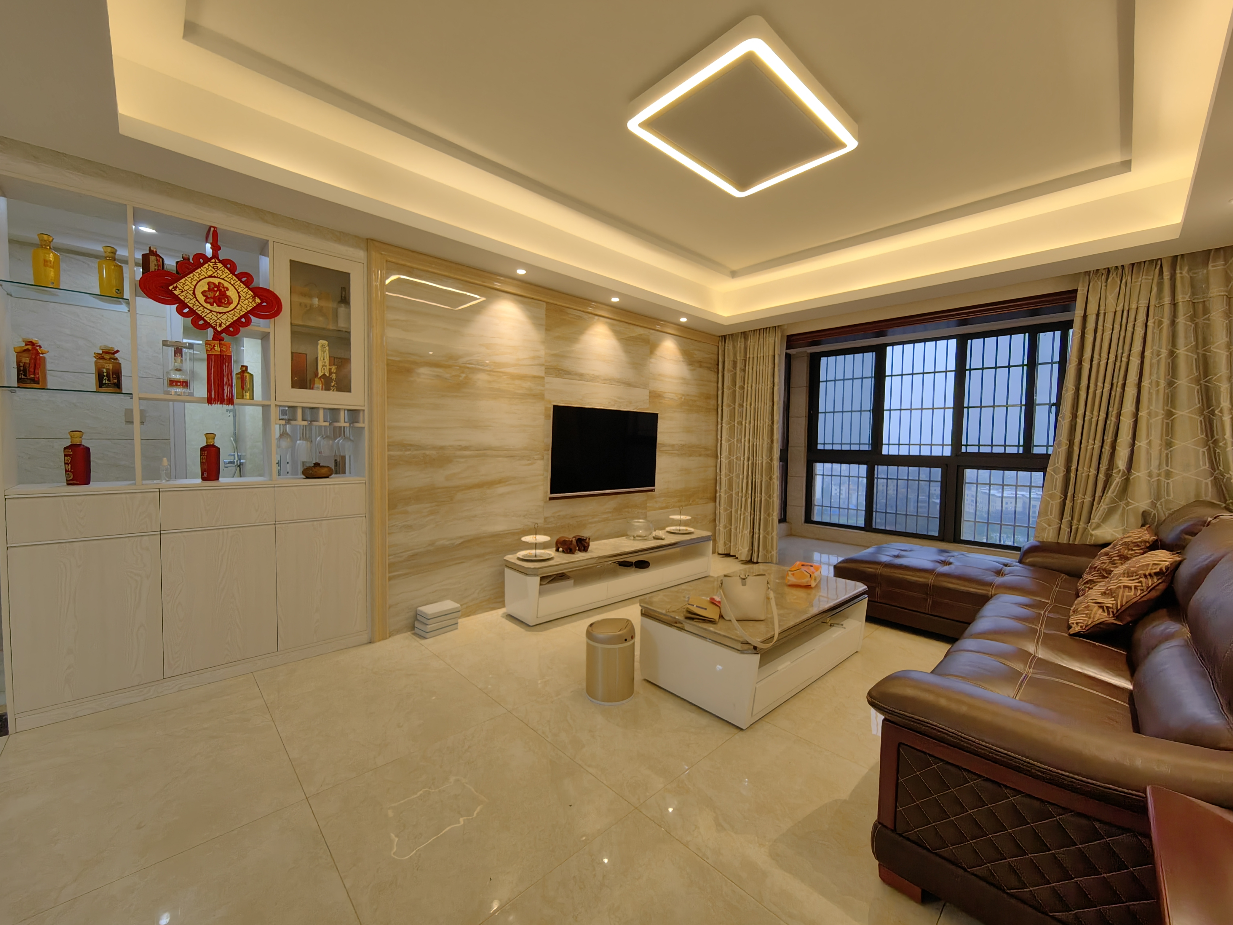 香榭花园 1室0厅0卫 180.0万 香榭花园 1室0厅0卫 180.0万客厅