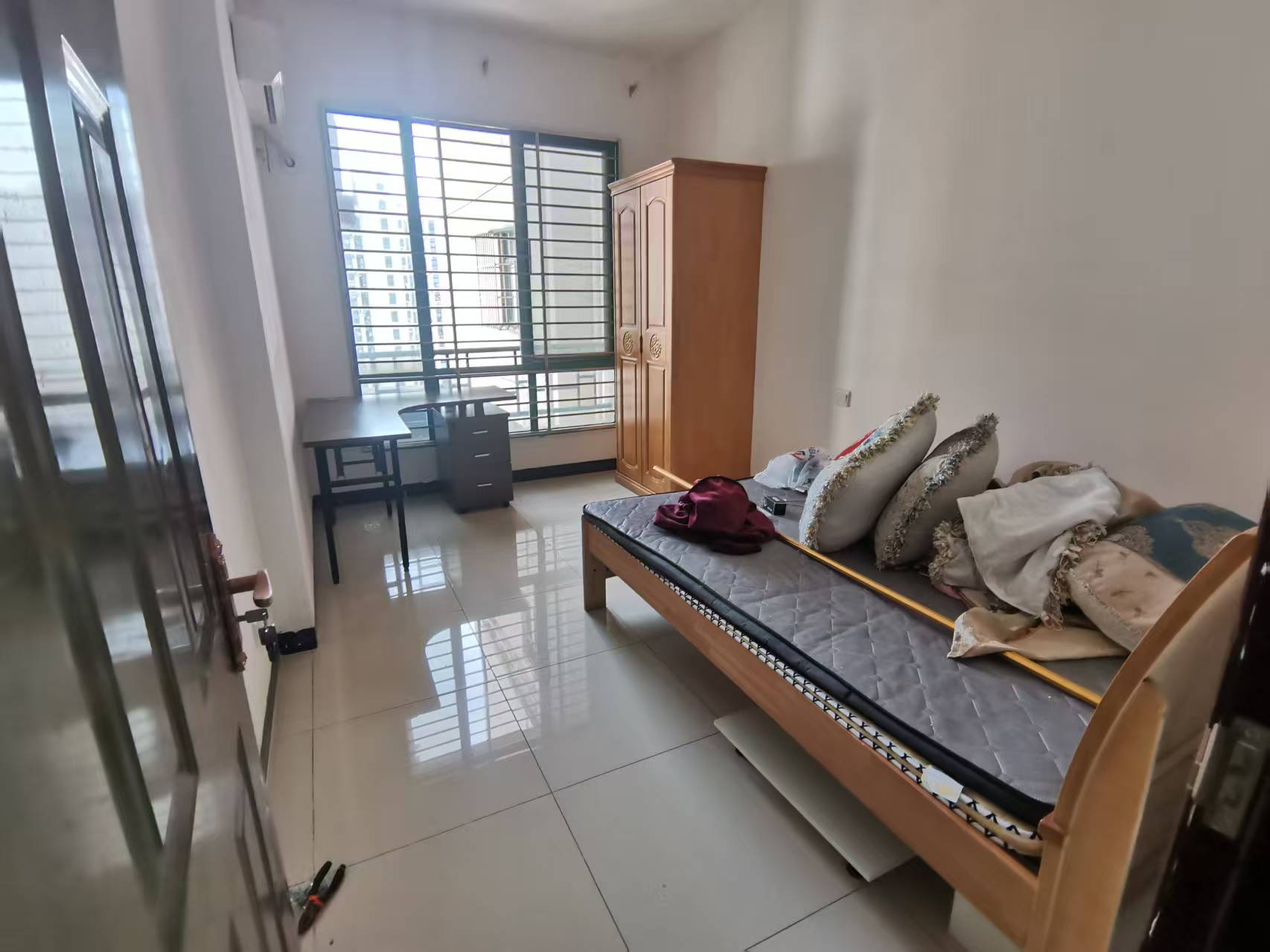 上城名都  3室2厅2卫    2400.0元/月室内图